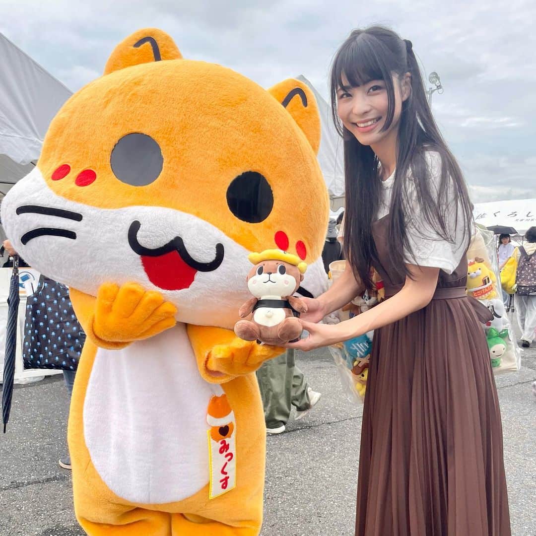 寺嶋由芙のインスタグラム：「【島根県松江市　みっくす】 ・ どこのイベントでも精力的にファンサービスしてくれるみっくすちゃん！ずっとかわいいし、会場内をずっとあちこち歩き回って働いてる(ﾟωﾟ)えらいなぁ(ﾟωﾟ) ・ #島根県 #松江市 #みっくす #ゆるキャラ #ご当地キャラ #yuruchara #吉祥物 #ご当地キャラまつりin須崎 #ご当地キャラまつりin須崎2023 #高知県 #須崎市 #すさきがすきさ #ゆっふぃー #アイドル #japaneseidol #idol」