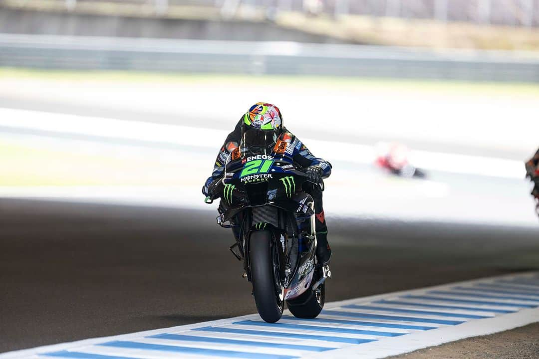 YamahaMotoGPさんのインスタグラム写真 - (YamahaMotoGPInstagram)「The traditional Motegi tunnel pictures 📸   #MonsterYamaha | #MotoGP | #JapaneseGP」9月29日 23時56分 - yamahamotogp