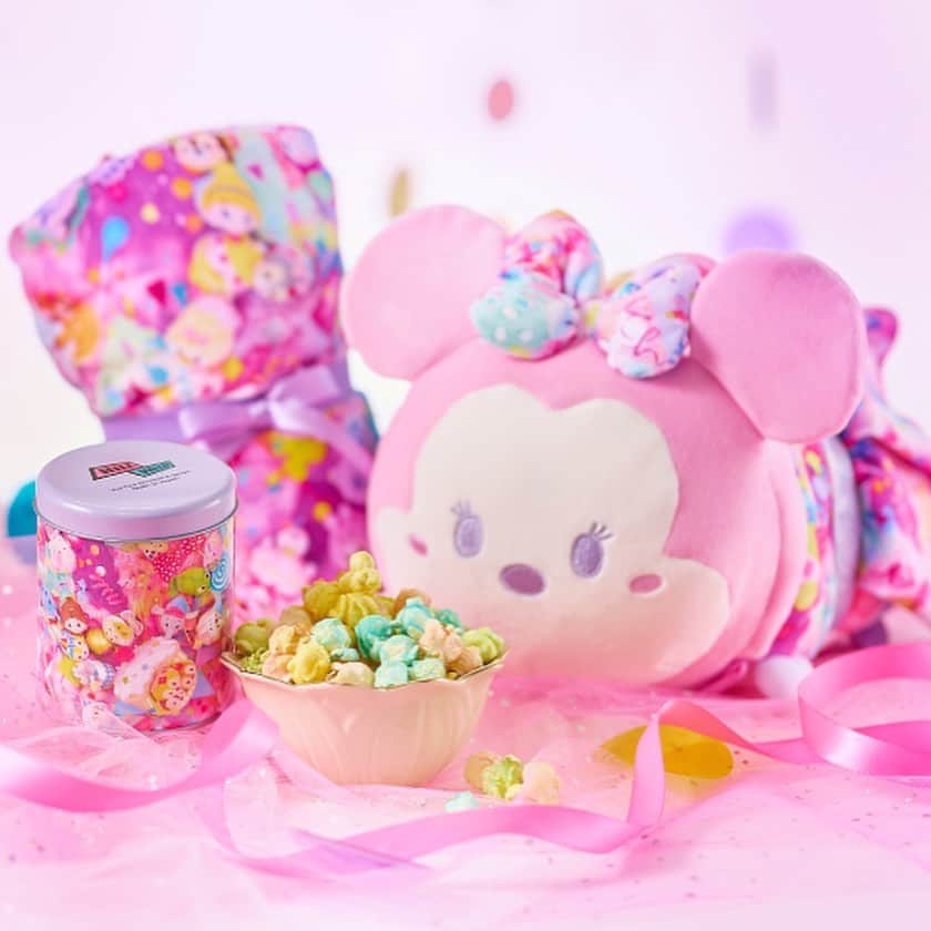 増田セバスチャンのインスタグラム：「Disney TSUM TSUM 10th anniversary ARTIST COLLECTION by Sebastian Masuda  https://shopdisney.disney.co.jp/special/tsumtsum-10th/  A new collection featuring artwork by artist Sebastian Masuda has been launched to commemorate the 10th anniversary of the Disney Store's popular TSUM TSUM plush toy series.  It will be available at Disney Flagship Tokyo and Disney Store from October 1, 2023 (Sun.). The official Disney online store, Disney Store. jp will launch the collection sequentially from September 29 (Fri.).  ディズニーストアの大人気ぬいぐるみシリーズ「TSUM TSUM(ツムツム)」発売10周年を記念して、アーティスト「増田セバスチャン」がアートワークを手掛けたコレクションが新登場。10周年をお祝いするアニバーサリーパーティーをイメージしたキャンディカラーのアートワークは、カラフルなお菓子がたくさん入ったお祝いのピニャータ(くす玉)の中から、ツムツムが元気に飛び出してきた様子を描いています。  ディズニーフラッグシップ東京とディズニーストア店舗で2023年10月1日(日)より、ディズニー公式オンラインストア ディズニーストア. jpでは先行して9月29日(金)より順次発売。  #sebastianmasuda #増田セバスチャン」