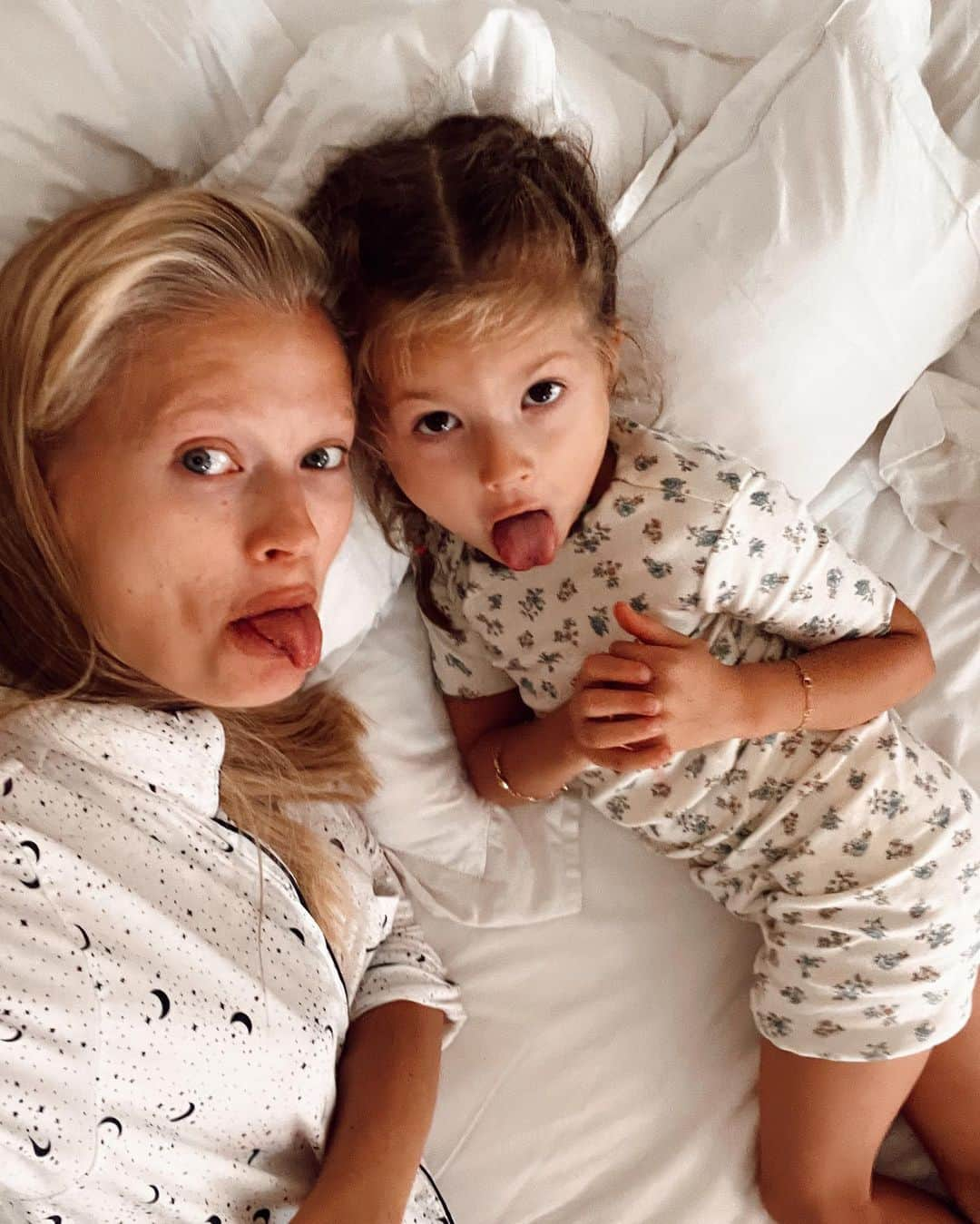 ヴィタ・シドルキナさんのインスタグラム写真 - (ヴィタ・シドルキナInstagram)「It's Friday, and I didn't have anything planned for posting, so here are just cute moments of me and my girl.  My little soulmate, my little star!🤩 I can't believe how big she is. Just yesterday, I was telling my friend how I feel like she adulted in the past few months. She makes total sense in what she is saying(almost😂) You can negotiate with her, and she started to form a strong opinion of what she wants to do or be (that changes occasionally lol) but she is convinced at the very moment 🤣 She can't wait to become a big sister and for her birthday to come. I don't know what she is more excited about, but there's a big birthday planning happening in her head 😂」9月29日 23時59分 - vitasidorkina