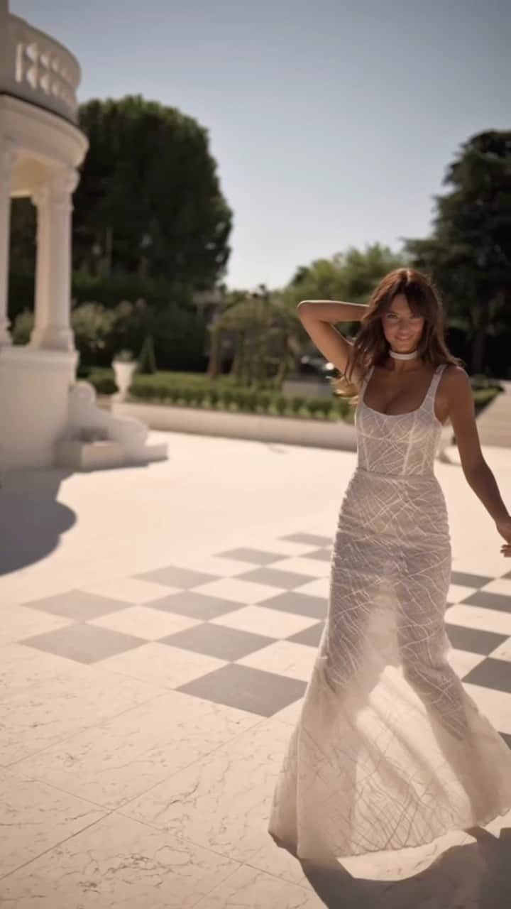 BERTAのインスタグラム：「@jolie.bridal moment in time 🤍」