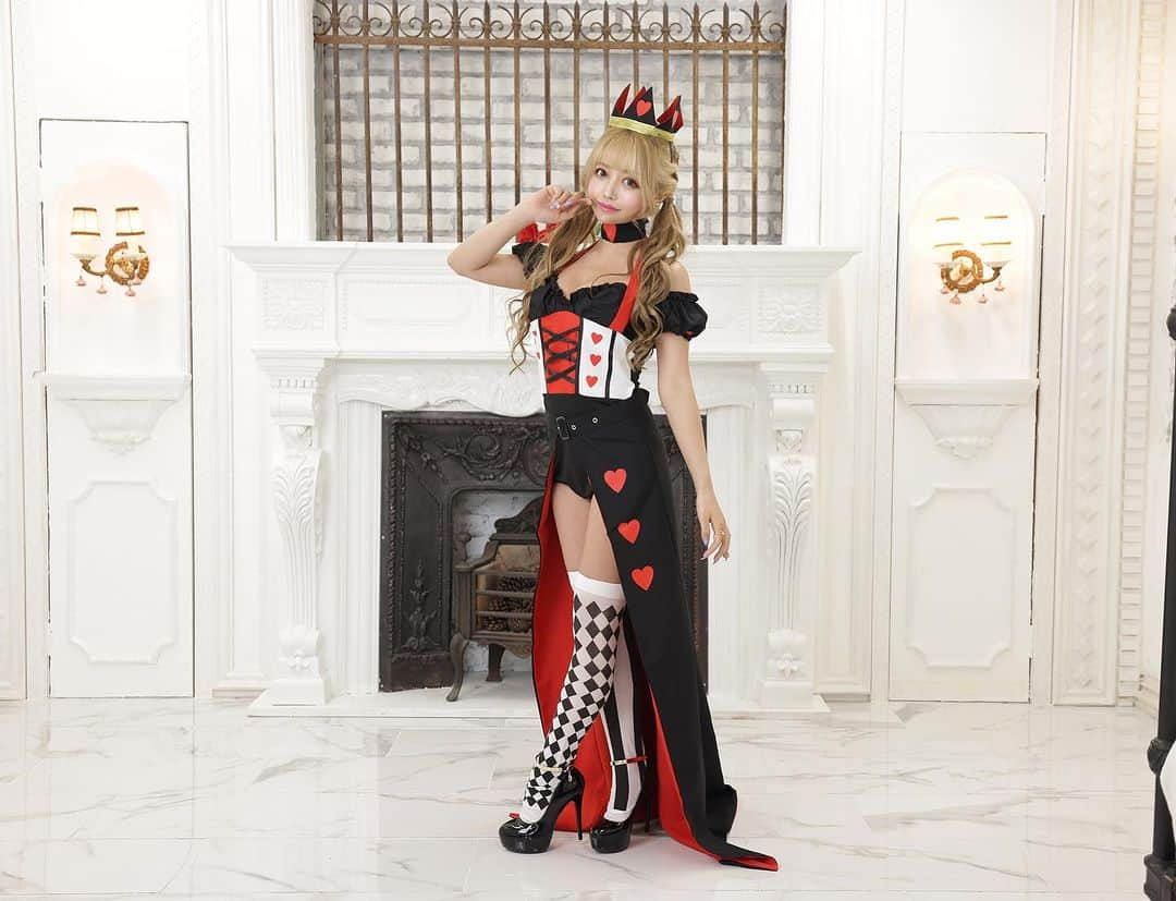 でいじーさんのインスタグラム写真 - (でいじーInstagram)「ハートの女王〜👸♥️♦️♠️♣️  華金出勤～✨️  #halloweencostume #halloween #ハートの女王#コスプレ#衣装モデル#歌舞伎町 #キャバクラ #キャバ嬢 #新宿 #水商売 #夜職 #ホスト #東京 #大阪 #北新地 #六本木 #麻布 #中洲 #福岡 #すすきの#モデル撮影 #撮影#コスプレ衣装 #model #fashion #make #コスチューム#ハロウィン #fff  #可愛い」9月30日 0時18分 - anyadevix