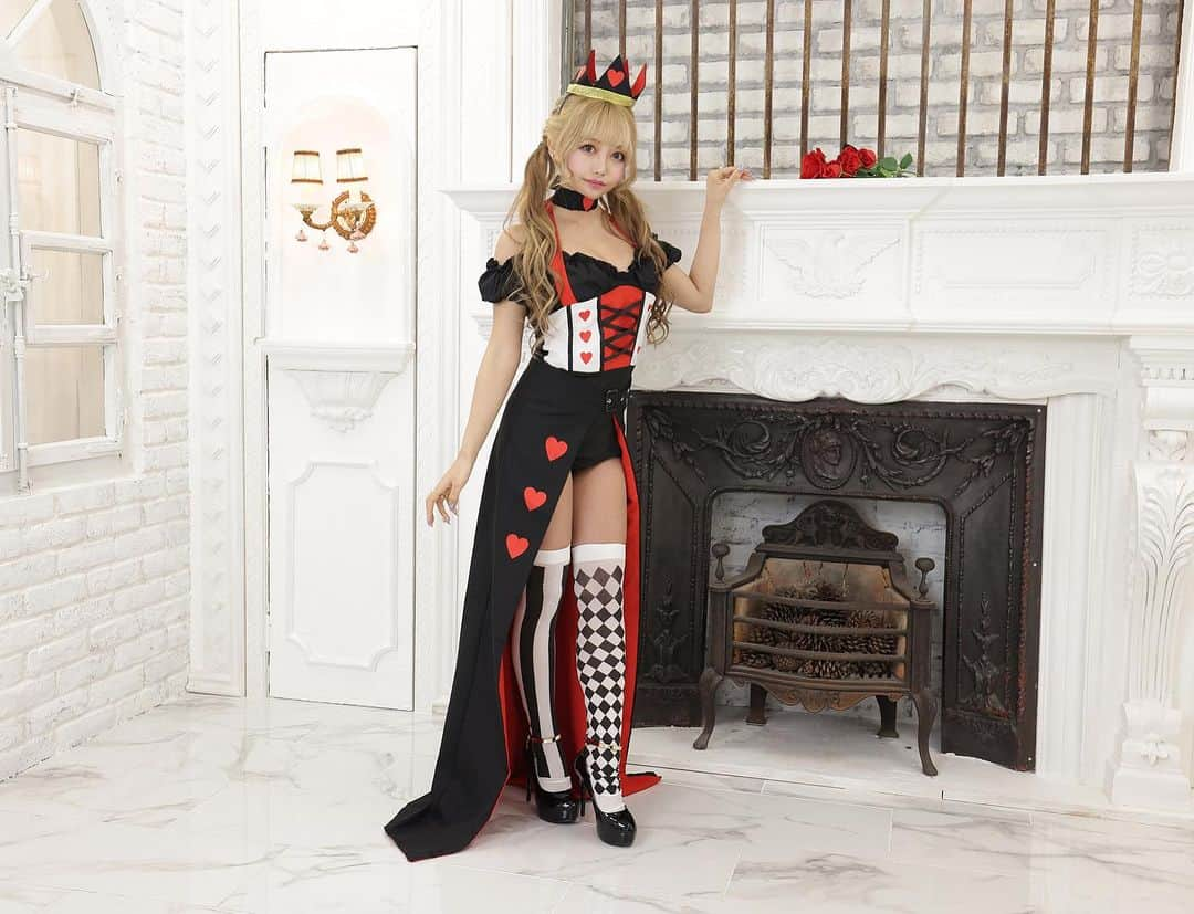 でいじーさんのインスタグラム写真 - (でいじーInstagram)「ハートの女王〜👸♥️♦️♠️♣️  華金出勤～✨️  #halloweencostume #halloween #ハートの女王#コスプレ#衣装モデル#歌舞伎町 #キャバクラ #キャバ嬢 #新宿 #水商売 #夜職 #ホスト #東京 #大阪 #北新地 #六本木 #麻布 #中洲 #福岡 #すすきの#モデル撮影 #撮影#コスプレ衣装 #model #fashion #make #コスチューム#ハロウィン #fff  #可愛い」9月30日 0時18分 - anyadevix