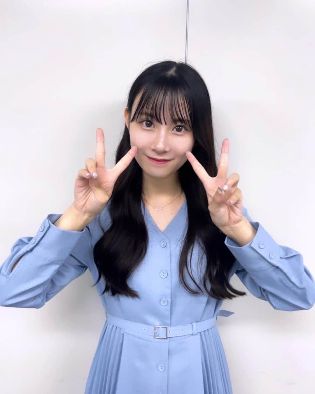 のインスタグラム：「なんかアイドルみたい？？😂 水色🐳💎」