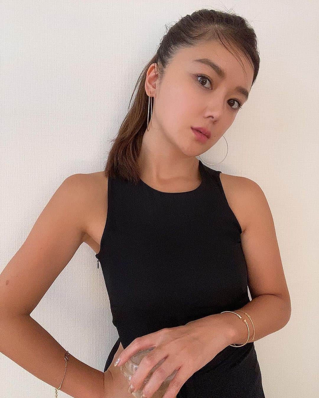 遠海まりこのインスタグラム：「コロナ禍でずっと止まっていたお仕事が動き出しました😮‍💨  サロンワークでも新しい企画を スタートさせます。　　  脳がパンクしませんように🤲」