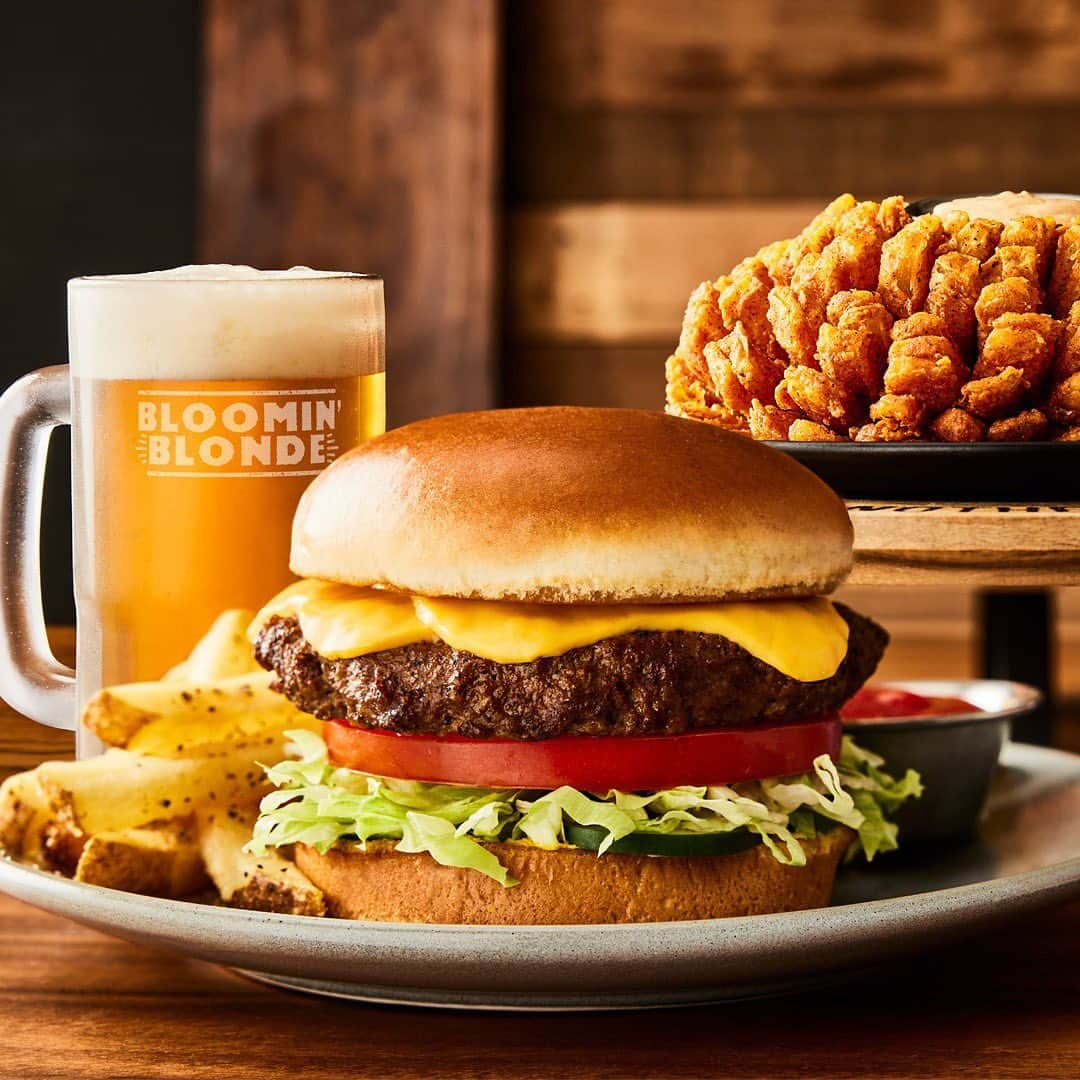 Outback Steakhouseのインスタグラム：「🍔 +🍟 + 🧅 + 🍺 = $18.99 (#OutbackMath)   For a limited time, enjoy a classic combo — The Outbacker Burger entrée, a Bloomin' Onion and your choice of an ice-cold 16 oz Bloomin’ Blonde Ale or COCA-COLA® product starting at just $18.99 at participating locations.」