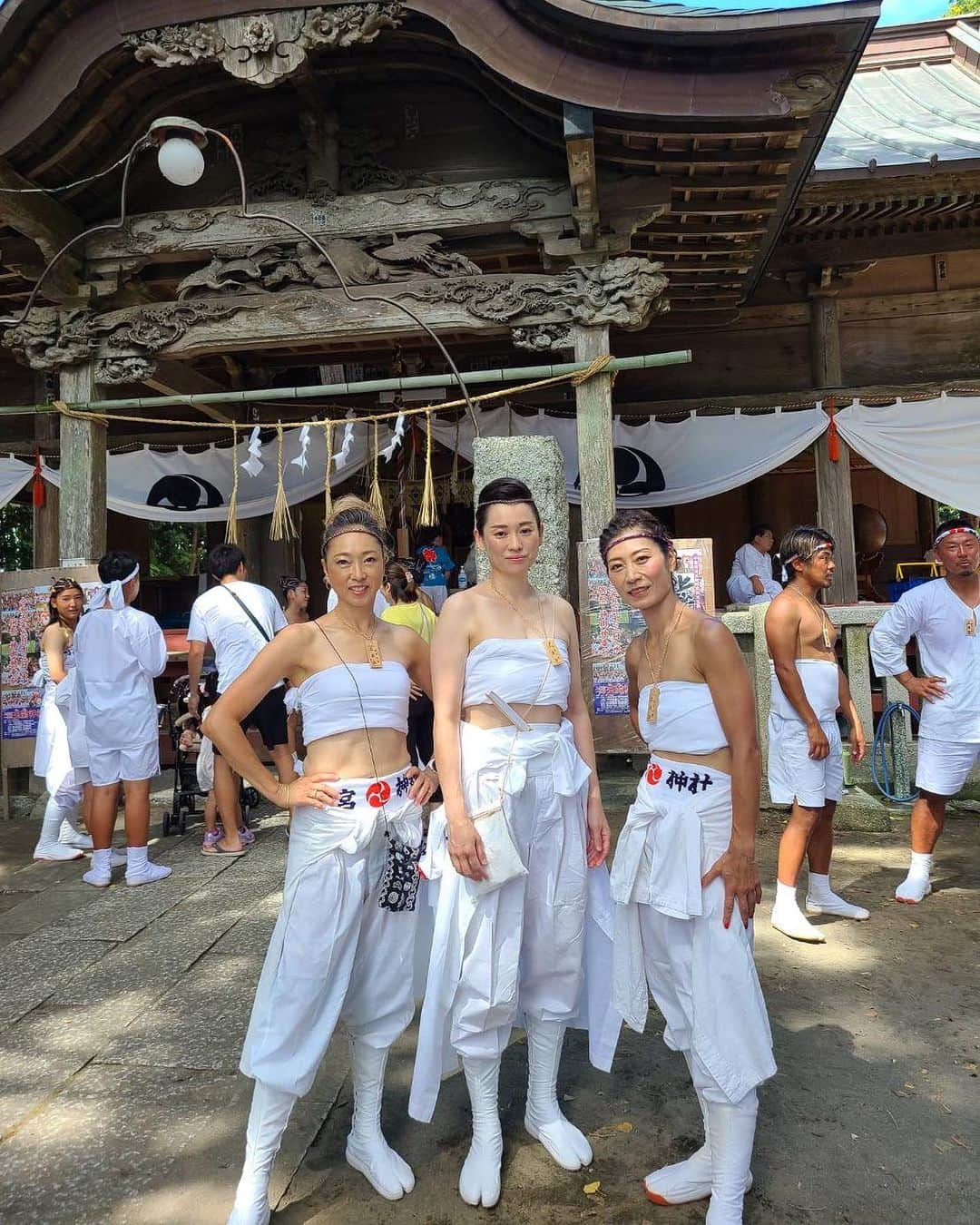 岡部亜紀のインスタグラム：「4年ぶりの上総十二社祭り🎌⛩️🎌  #上総十二社祭り  #南宮神社 #4年ぶり #4歳年取った #お腹に肉ついた #でも #何とかやり切ったよ #一宮 #チバフォルニア」