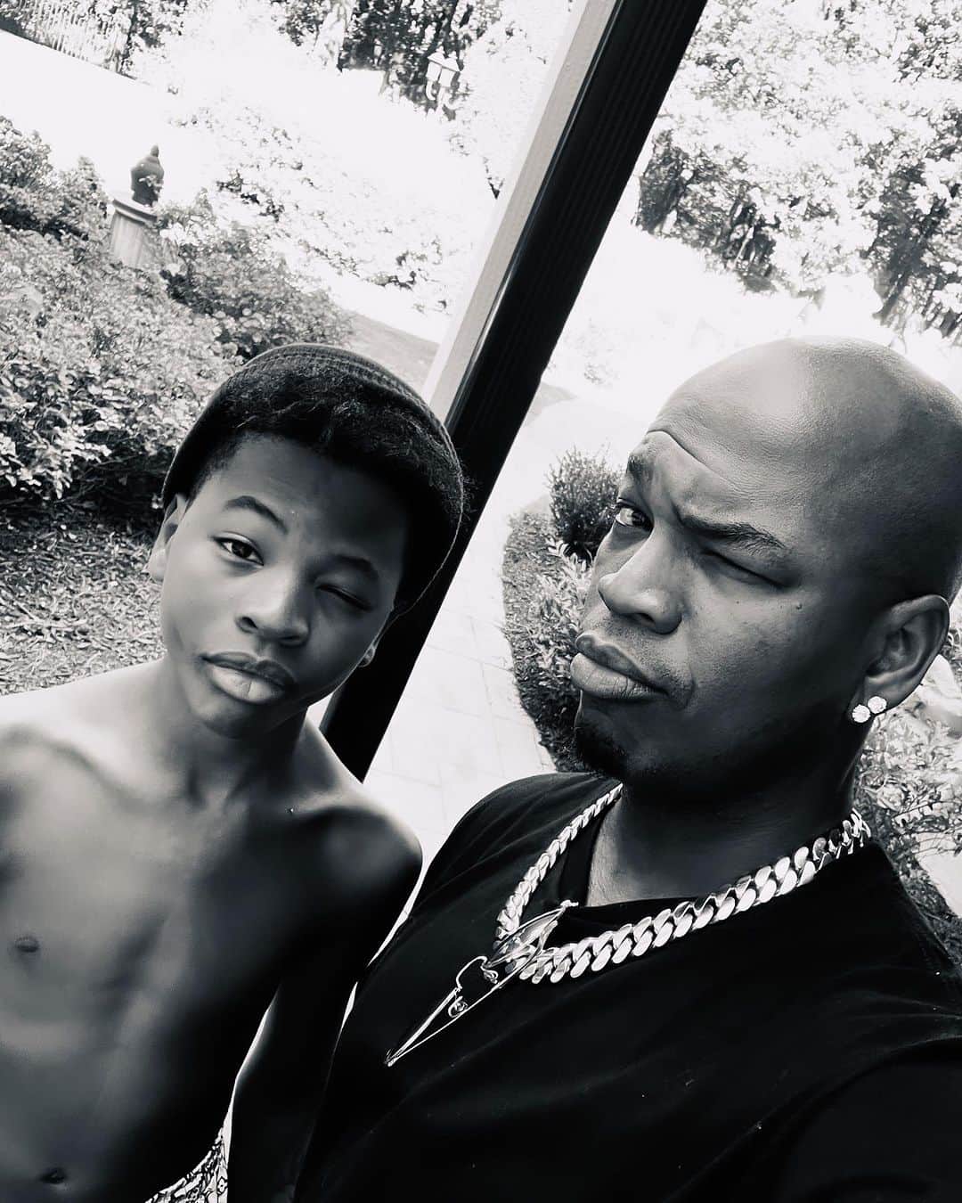 NE-YOのインスタグラム：「According to him this is his “rizz face…” 🤷🏾🤨😏😎😂 #my1stprince」