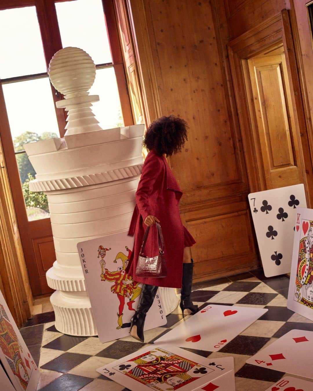 Ted Bakerのインスタグラム：「Make your move. #TedBaker #AGrandGoodTime」