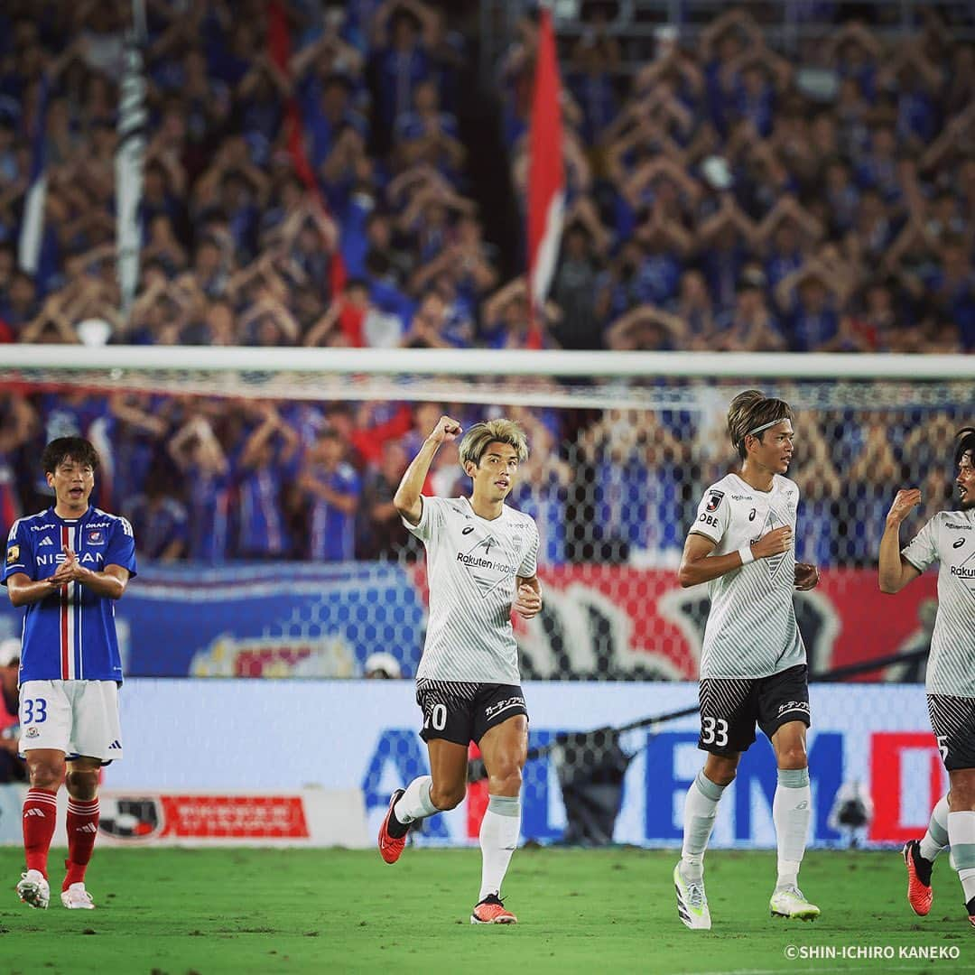 サッカーキングさんのインスタグラム写真 - (サッカーキングInstagram)「J1首位攻防戦は神戸が勝利！  2位横浜FMとの勝ち点差は「4」に広がりました。  #vissel #ヴィッセル神戸 #大迫勇也 #佐々木大樹 #武藤嘉紀 #酒井高徳 #山口蛍 #飯野七聖 #日髙光揮 #齊藤未月 #Jリーグ #JLEAGUE #サッカーキング #サッカー #soccer #football #⚽️」9月30日 0時26分 - soccerkingjp