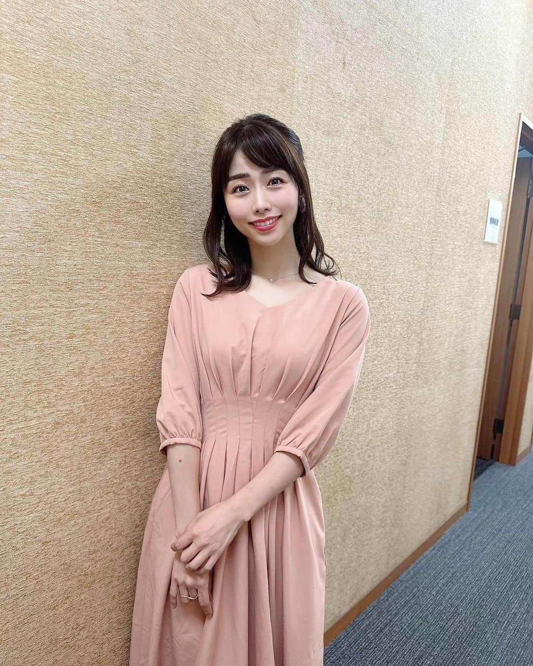 伊藤京子さんのインスタグラム写真 - (伊藤京子Instagram)「. 🤍最近の中継衣装まとめ🤍 だんだんと秋らしい衣装になってきました😊🍁 . .」9月29日 15時44分 - kyoko_ito1128