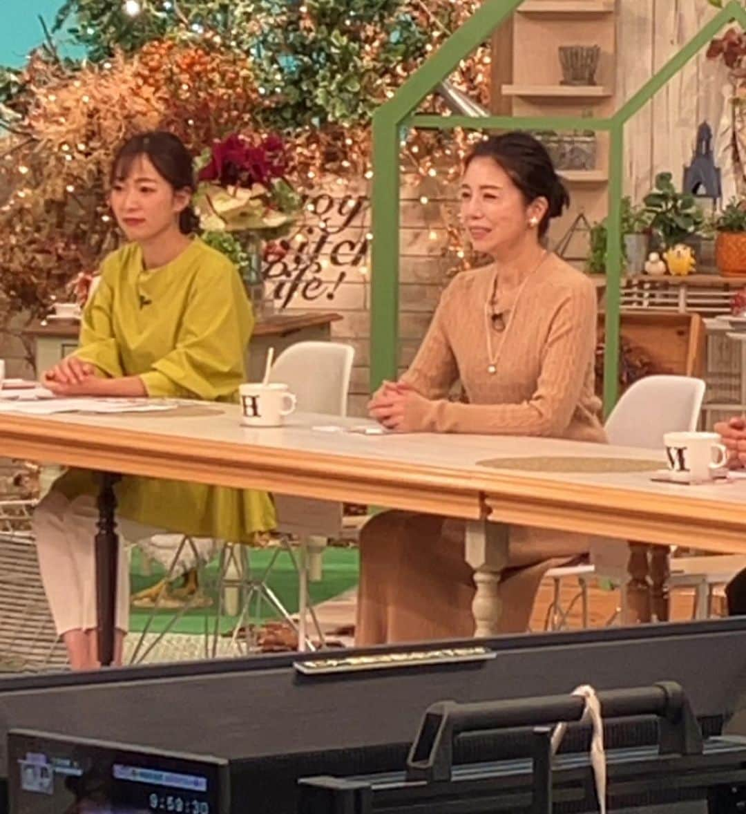 高橋ひとみさんのインスタグラム写真 - (高橋ひとみInstagram)「今日の東海テレビ「スイッチ！」は BOYSANDMEN の 本田剛文さんと🎵 久しぶりにお会いできて嬉しかったです。 今日は中秋の名月🌕 みんなでお月様のポーズ　のつもり #東海テレビ #スイッチ！ #BOYSANDMEN  #本田剛文  さん #速水里彩  アナウンサー #鈴木翔太　アナウンサー #吉田ジョージ　さん」9月29日 15時48分 - hitomi_momoe