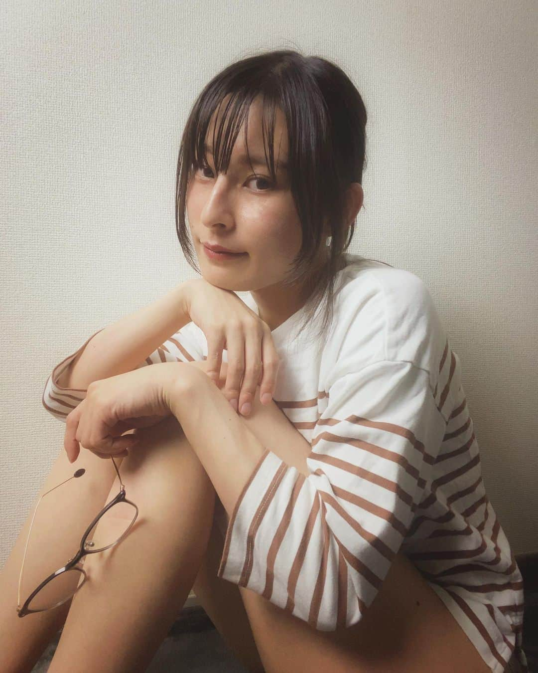 有栖川さつきさんのインスタグラム写真 - (有栖川さつきInstagram)「今週もおつかれさま♡  昨日は撮影会ありがとうございました！ みんなにお会いできると元気100%になります✨  みんなにたのしい時間だったなぁって思ってもらえてたら 私もうれしいな☺️  ┈┈┈┈┈┈┈ ❁ ❁ ❁ ┈┈┈┈┈┈┈┈  《 My Profile 》 名前 : 皆川彩月(みながわさつき) 職業 : グラビアアイドル・タレント 活動 : 撮影会、グラビア作品出演、メディア出演...etc 出身 : 千葉県 趣味 : 原付ツーリング、コスプレ、野球観戦  《 ハイライトには...？ 》  ◆会える日 撮影会など、直接"会える"イベント情報が 一目で確認できます！会えるよ💋  ◆作品情報 グラビアDVD.VR.撮り下ろしスチールなど 情報や購入ページこちらで見れます！  ◆SNS Twitter(X) / TikTok / YouTubeの リンクをまとめてあります！ それぞれのSNSで異なる投稿をしています♡  お仕事のご依頼はメールまでお願いします📫 (所属事務所セルワールドエンタテイメント宛)  ┈┈┈┈┈┈┈ ❁ ❁ ❁ ┈┈┈┈┈┈┈┈  #japanesemodel #グラビアアイドル #クールビューティー　 #スレンダー　 #猫目女子 #部屋着女子  #メガネ女子 #被写体女子」9月29日 15時55分 - satsukidayo55