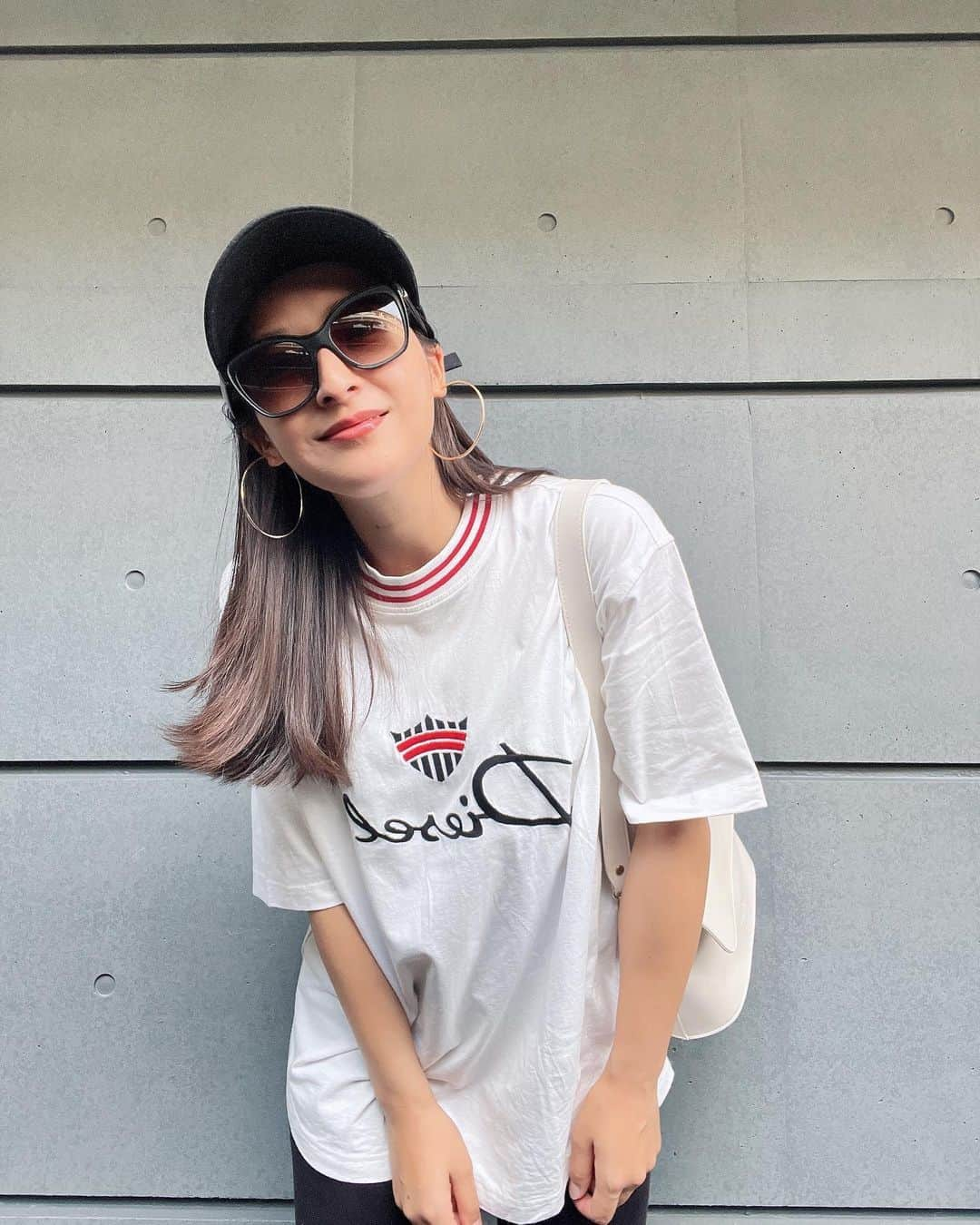 本間愛花のインスタグラム：「大好きな大先輩からいただいたTシャツ！❤️ 嬉しいです。大切にします。  #Tシャツ好き」