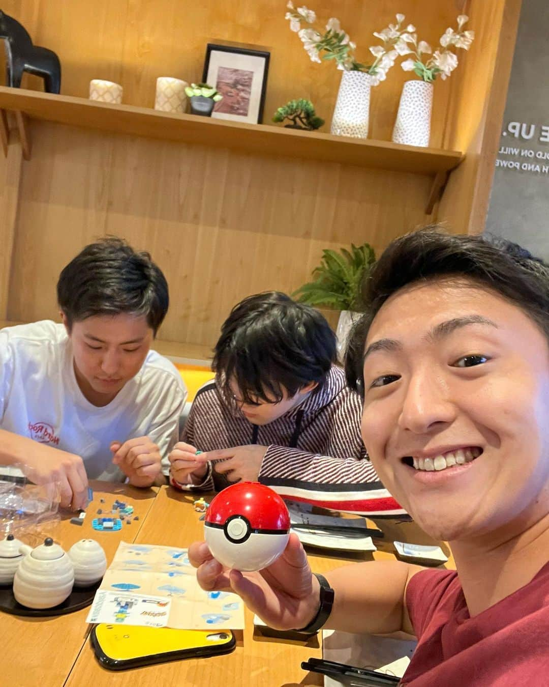 山下智央さんのインスタグラム写真 - (山下智央Instagram)「Reunited🙌🏻  THANKYOU FOR THE GIFT BROOS  Ditunggu juga vlognya aku dikasih kado sama @tomoyama32 @skzk_yusuke diyoutubenya tomohiro!!!」9月29日 16時18分 - tomoyama32