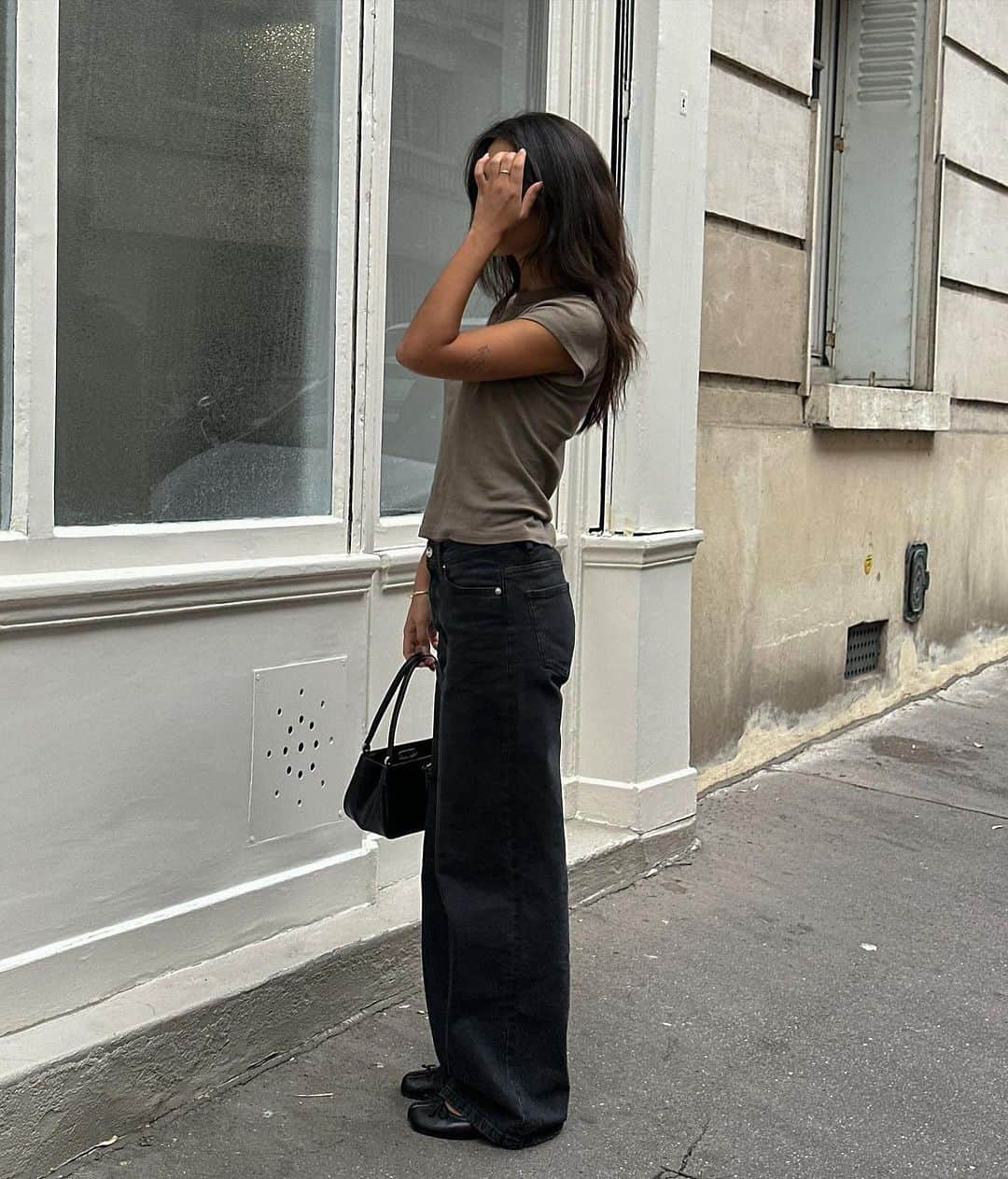 アーペーセーのインスタグラム：「@moyamawhinney wears the Elisabeth jeans in stonewashed black. #APCParis」