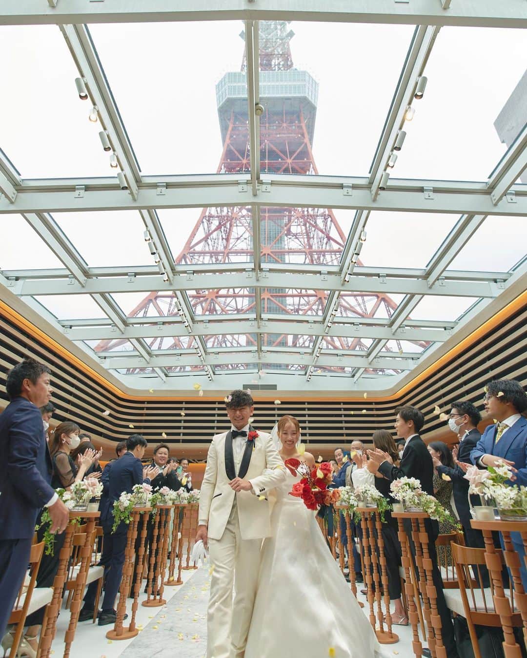東京タワーの麓の結婚式さんのインスタグラム写真 - (東京タワーの麓の結婚式Instagram)「🗼 @theplaceoftokyo ←他の投稿はこちら  The Place of Tokyo オリジナル挙式  “The Place for Eternity”  心からの誓いを、大切な人たちと。  世界情勢が変化し、 今まで通りの生活が送れなくなった私たち。 大切な人に会えず、 結婚式も思うようにできなくなりました。  そのような状況下で、 The Place of Tokyoでは 結婚式の大切さを再確認し、 「価値ある結婚式」を作りたいと オリジナル挙式を提案しています。  結婚式をするという選択をしたふたりに、最高の祝福を。  ｰｰｰｰｰｰｰｰｰｰｰｰｰｰｰｰｰｰｰｰｰｰｰｰｰｰｰｰ  東京タワーの麓の結婚式場 The Place of Tokyo @theplaceoftokyo  思い出の場所は はじまりの場所となり 永遠の場所に変わる  2023.9 リニューアルオープン  ｰｰｰｰｰｰｰｰｰｰｰｰｰｰｰｰｰｰｰｰｰｰｰｰｰｰｰｰ  #プレオブ花嫁  #theplaceoftokyo #プレイスオブトウキョウ  #プレイスオブトーキョー  #プレイスオブ東京  #ザプレイスオブトーキョー  #ザプレイスオブ東京  #ザプレイスオブトーキョー  #東京結婚式場 #結婚式 #結婚式場 #ブライダルフェア #ウェディングフェア #プロポーズ #東京タワー #東京タワーが好き #tokyotower  #パーティーレポート #結婚式レポート #式場探し #式場見学 #プレ花嫁 #プレ花嫁準備 #2023花嫁 #プレ花嫁2023 #2024花嫁 #プレ花嫁2024」9月29日 16時28分 - theplaceoftokyo