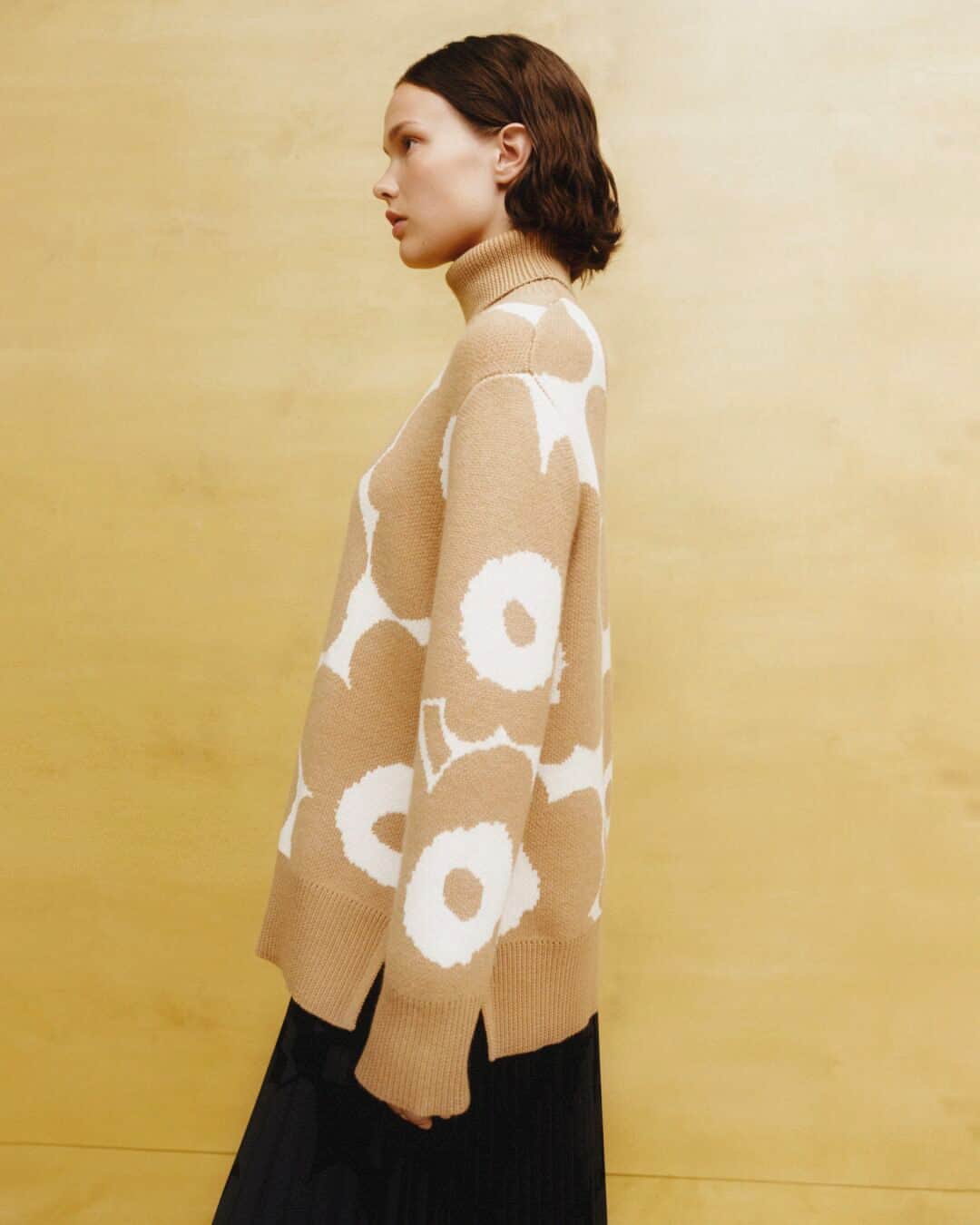 マリメッコのインスタグラム：「Presenting: The comfy yet chic Opaakki pullover, crafted from a cotton and wool blend with a relaxed, straight fit. This item contains 66% certified, responsible wool. With what would you rock this dream of a knit? ⭐  Explore the newest arrivals at marimekko.com. #marimekko」