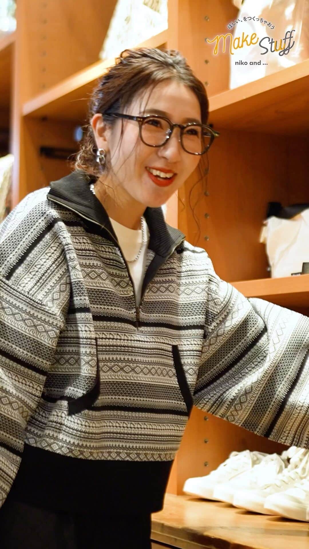 のインスタグラム：「. ＼撮影の裏側を大公開！／  niko and ... 人気スタッフの商品プロデュース企画、冬シリーズがついに発売⛄️  参加スタッフによる撮影の裏側に密着！ アイテムの一押しポイントも聞いちゃいました✨  今回で最後となる make stuff 2023… 3人の想いも語ってくれました。  🌼参加スタッフ Misayo(イオンモール宮崎) @n.misayo  てぃら(ららぽーと柏の葉) @___tera38  なつこ。(二子玉川ライズ) @natsu720_   #nikoand  #ニコアンド  #makestuff2023 #メイクスタッフ #misayoプロデュース #てぃらプロデュース #なつこプロデュース」