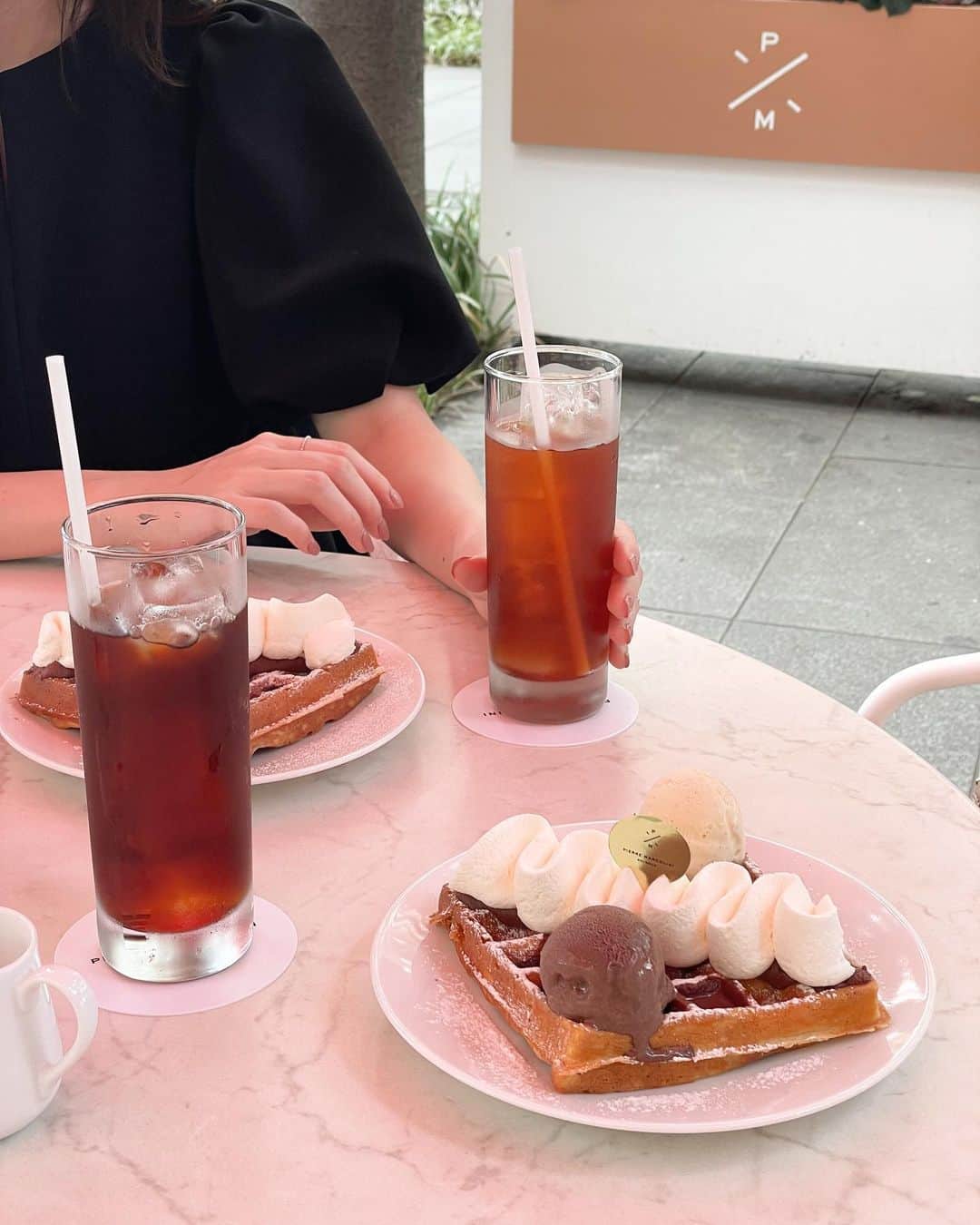 ハンナミのインスタグラム：「ワッフルまた食べたいな~ 🧇🥄🤍  #pierremarcolini」
