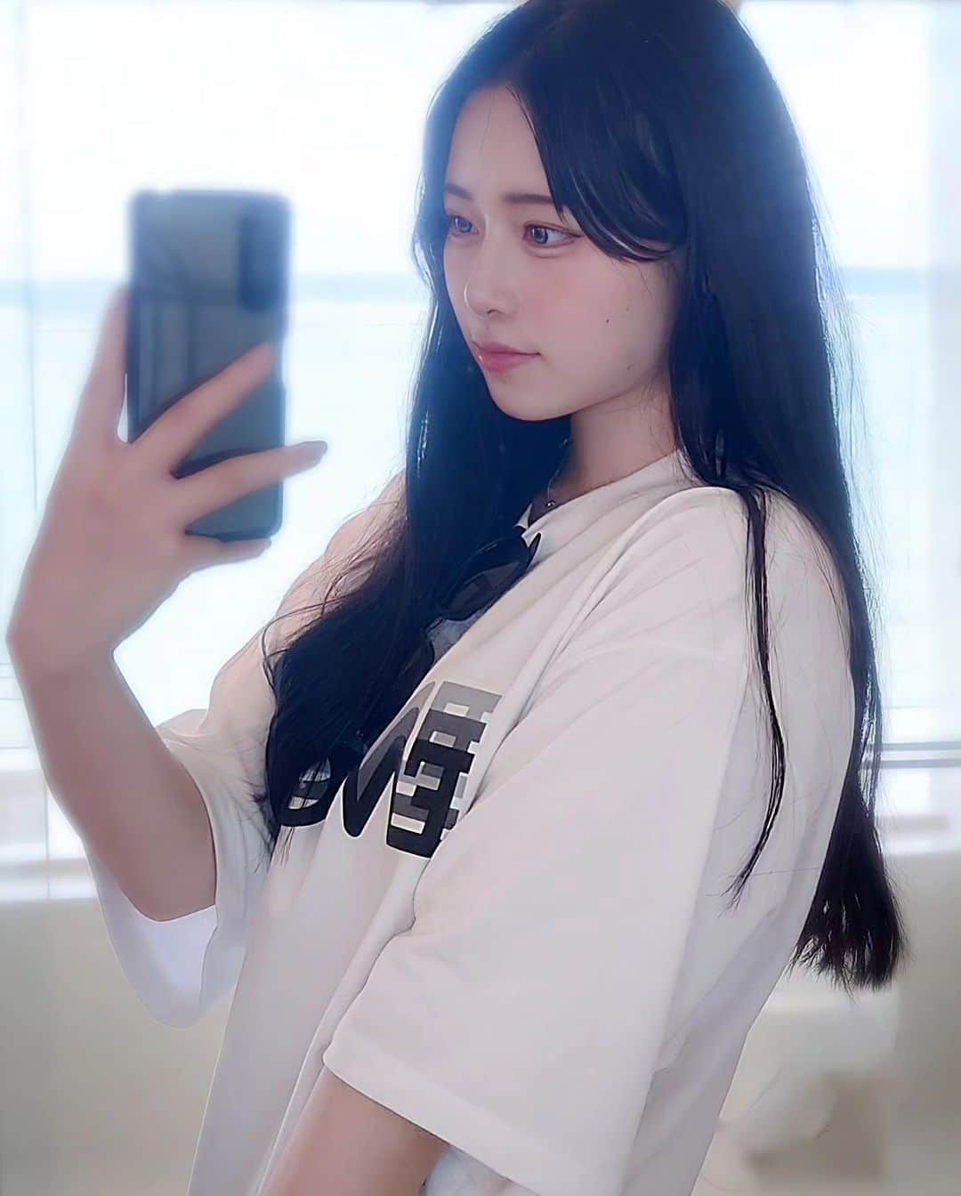 むめいのインスタグラム：「え、 ? 今年の夏ちょっと長くないですか、?  早く秋来てください秋服たくさん着たいです。」