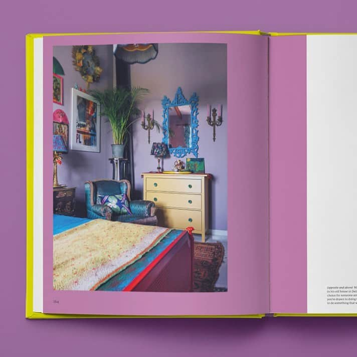 マシューウィリアムソンのインスタグラム：「PURPLE  can be rich and evocative, or dark and intense, though I tend to favour its paler, more knocked-back relatives such as lavender and lilac.   Extract from Living Bright   My bedroom in Spain photographed by @iaiacocoiphotography」