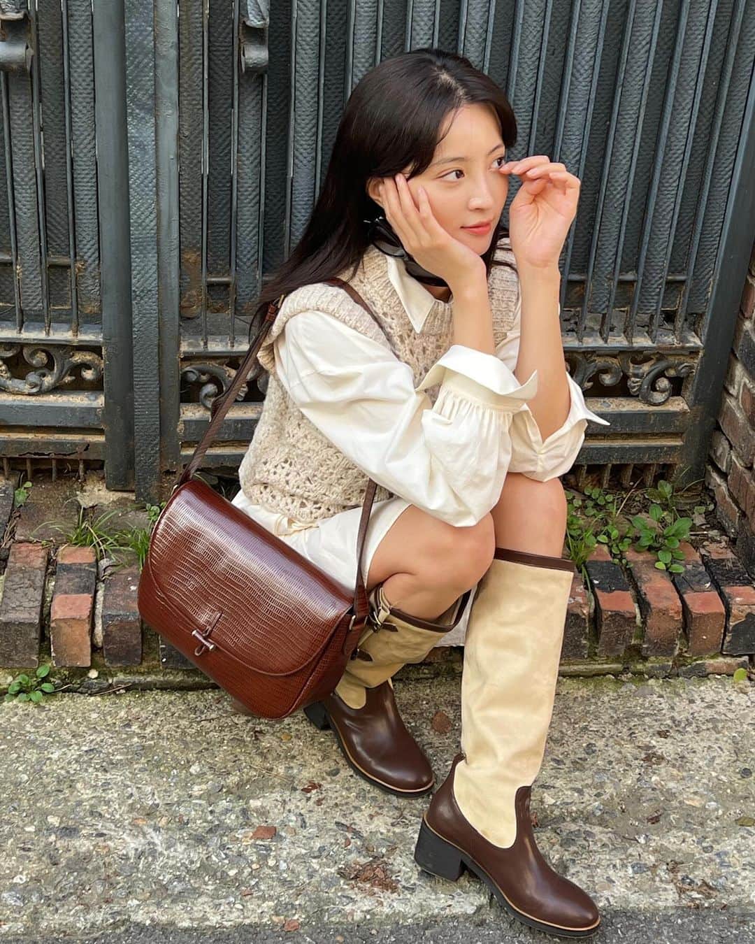 ジャング・ウネ・サングのインスタグラム：「가을이 온것같으니 니트를 입어봄💓✨ 즐거운 추석보내요💓💓」