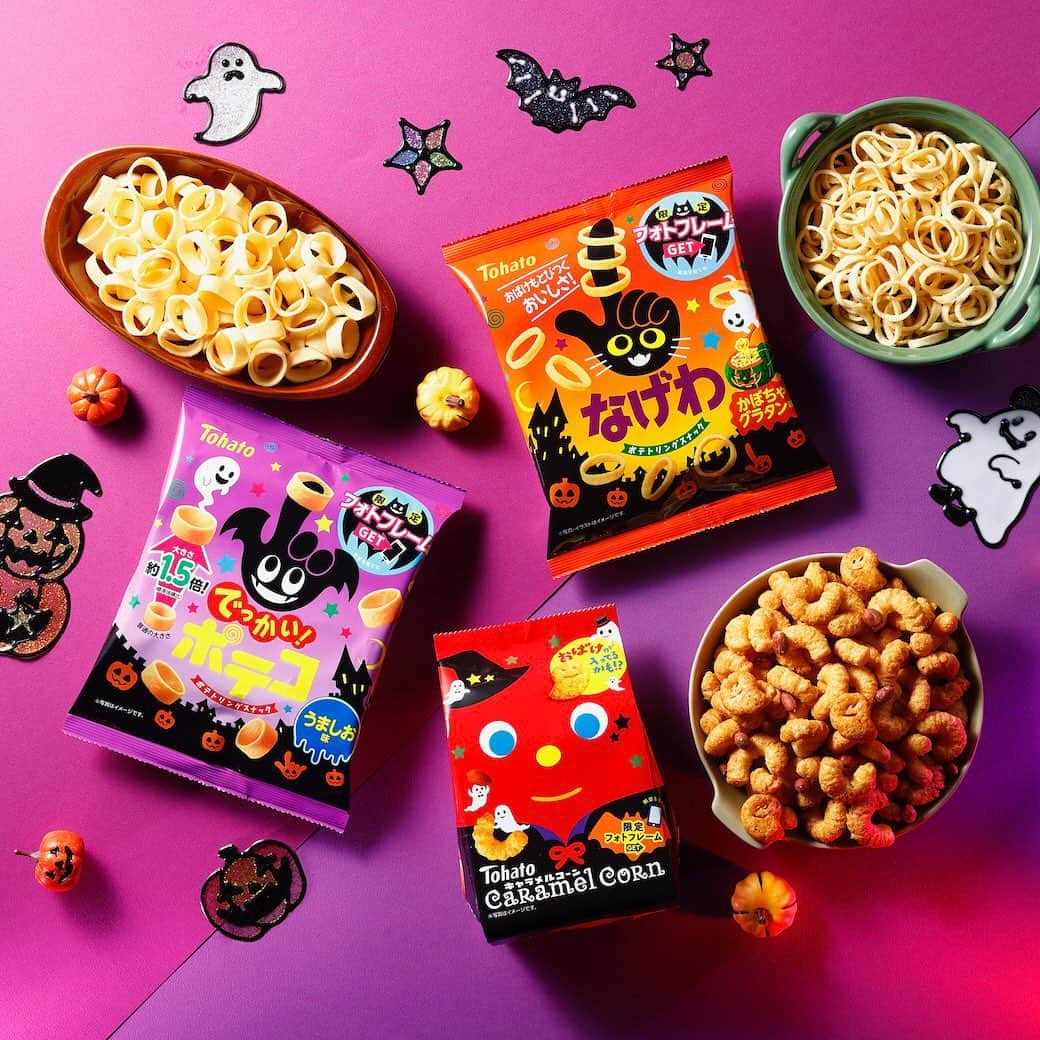 東ハト　キャンペーンのインスタグラム：「. 🍭👻Trick or Treat👻🍭  ハロウィンにぴったりなおかしが発売中✨  👻キャラメルコーン 魔女に仮装したパッケージで登場🎩 おなじみの形のキャラメルコーンに混ざって、 おばけの形をしたキャラメルコーンが入っているかも👻！？  👻でっかい！ポテコ　うましお味 ポテコくんがこうもりに仮装したパッケージで登場🦇 ポテコの大きさは通常の約１．５倍で、 おばけもびっくりなでっかいサイズになって登場です😋！  👻なげわ　かぼちゃグラタン なげわくんが黒猫に仮装したパッケージで登場🐈‍⬛ ハロウィンといえばかぼちゃ🎃 甘くてコクのあるかぼちゃグラタン味に仕上げました😌  ハロウィンまであと少し！ ハロウィン限定商品でおやつタイムを盛り上げてね🎉  ＼　8月7日　全国発売　期間限定　／  #東ハト #tohato #トーハト #キャラメルコーン #ポテコ #なげわ #おばけ #かぼちゃグラタン #秋 #食欲の秋 #お菓子 #期間限定 #ハロウィン #ハッピーハロウィン #トリックオアトリート」