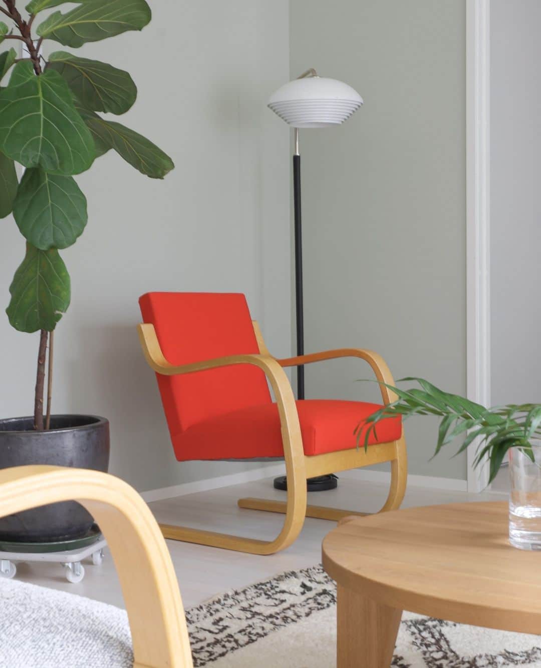 Artekのインスタグラム：「Starting today (until October 31st), the Artek Helsinki store is offering a special price for Armchair 400, 401, 402 in selected upholstery options. Come to the store or visit artek.fi/@artekhelsinki to discover the different options.」