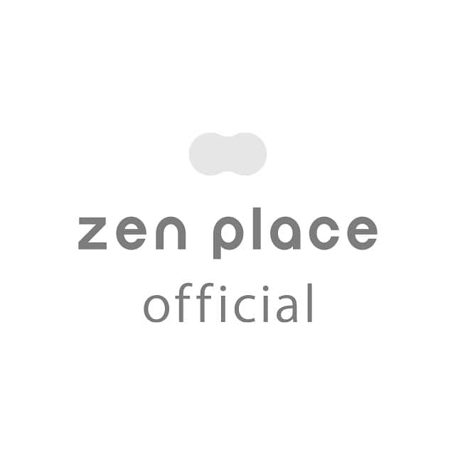 BASIピラティスのインスタグラム：「<ロゴ変更のお知らせ> こんにちは！zen placeのロゴが変更しました。 以前の印象的なブルーのマークから落ち着いたグレーに変わりました。   変化し続ける社会、多様性が進む中でも、 ニュートラルにブレずに発信を続けていくZEN　PLACE表現すると同時に、「ZENライク」なデザインに刷新しました。   今後ともzen placeを宜しくお願い致します。  全国125店舗以上のピラティス＆ヨガ専門スタジオ ＼ピラティス・ヨガをするならzen place／   「zen place ピラティス・ヨガ」とより良い未来へ あなたの望む、好きな自分で ますますポジティブに、笑顔で歩んでいきましょう✨   zen placeピラティス・ヨガで、心と身体をいままでで一番いい「自分」に👫   構想から約20年。 zen place ピラティス・ヨガは 世界40ヶ国以上650ヶ所以上に広まるBASI ピラティス、 ピラティス・マシン製造メーカーとして名高いBalanced Body®、世界で初めてRYTをつくったヨガ指導者養成スクールYogaWorks® など、世界トップのピラティス・ヨガ流派、企業、団体と創業当時から連携し、テクノロジーやサイエンス、研究結果をも取り入れた世界基準のピラティス・ヨガレッスンを提供しています。   脳の概念化、脳システムに基づき 知覚、実践で科学的に立証されたzen placeのピラティス・ヨガでWell-beingの創造をサポートしています。  私たちと一緒に、Well-BEINGの実現とその先へ。   👉体験レッスンのご予約や詳細は、 @zenplace_official プロフィールページにあるURLからご確認ください！   👉👉zen place YouTubeチャンネルでは 目的やレベルに合わせて選べるエクササイズ動画を随時公開中！ https://www.youtube.com/@zenplaceofficial/playlists   全国125店舗以上のピラティス＆ヨガ専門スタジオzen placeの公式アカウント。 ピラティス＆ヨガ、ウェルビーイングに関するいろいろな情報を発信中！   ピラティスやヨガに関するご質問 など、コメントもお待ちしています😀✨ ぜひ皆さんのご意見やご感想もお聞かせください！ #zenplace をつけて投稿すると当アカウントでご紹介させていただくかもしれません♪    #ゼンプレイス#zenplaceyoga #zenplacepilates#ウェルビーイング #マインドフルネス #wallpilates#ウォールピラティス #yoga #pilates #ヨガ #ピラティス #ヨガスタジオ #ピラティススタジオ#マタニティピラティス#ピラティス初心者#健康な体#コアトレーニング#ロゴ変更#マシンピラティス#全国100店舗以上 #リフォーマーピラティス#40代からのピラティス#50代の健康#40代#50代#グループピラティス」