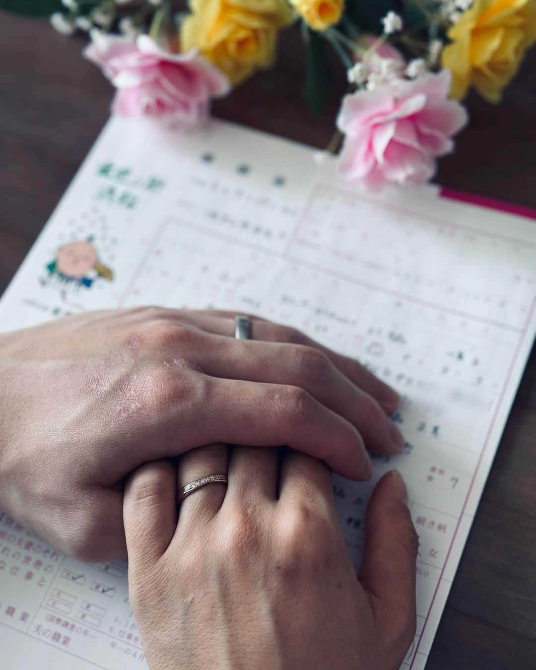 北脇順子のインスタグラム：「29/9,2023💐💍  入籍しました🐒 We’re married!!!  お相手の方は優しくてユーモアがあってうどんが大好きです。 ⇧料理が苦手な私には丁度いいってね✌️笑  皆様に直接ご報告したかったですが、この場を借りて報告させていただきます。🙇‍♀️  お転婆で、変わっている私を受け入れてくれた彼には大大大感謝です笑  そして、そんな私といつも関わってくださる皆様ありがとうございます！  これからもよろしくお願いします🥰  #0929 #married 💍」