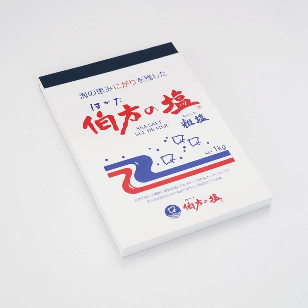 伯方塩業株式会社 伯方の塩さんのインスタグラム写真 - (伯方塩業株式会社 伯方の塩Instagram)「. 🏭新商品発売🏭✨  大三島工場限定！ お馴染みのパッケージがメモ帳になりました☺👏 中にも柄が入っているレトロな可愛さがPOINT！ 工場🏭にお越しの際は、ぜひcheckを☝ 伯方の塩メモ帳【250円】  欲しい人は✋のコメント待ってます☺💗  #伯方の塩#大三島#しまなみ海道#しまなみ海道サイクリング#瀬戸内海#shimanami#shimanamikaido#サイクリストの聖地#しまなみ#伯方の塩大三島工場#メモ帳」9月29日 17時10分 - hakatanoshio_official