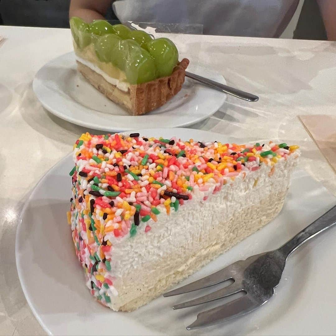 待鳥志織さんのインスタグラム写真 - (待鳥志織Instagram)「至福のランチ！！✨ わんちゃん連れの方も沢山で癒された🐶幸せ... 前だいふく連れてきたことあるけど 美味しかったけん2回目🤍 ゴルゴンゾーラのみならず、 ケーキもぺろっと完食。 ・ #ランチ#駒澤公園ランチ」9月29日 17時05分 - __.shiori_
