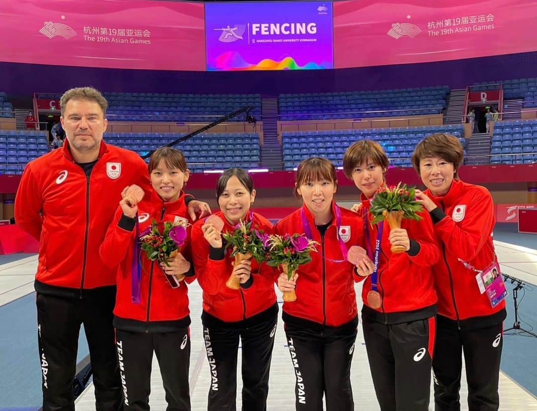 宮脇花綸のインスタグラム：「.  【試合結果】 アジア大会　団体3位🥉  準決勝は結構な差で負けてとても悔しい思いをしました。 シーズン外とはいえ「それでも勝つ」と決めて臨んだ大会でした。  仕切り直して、12月からのレースに向けまた練習に励みます💪  #TEAMJAPAN」