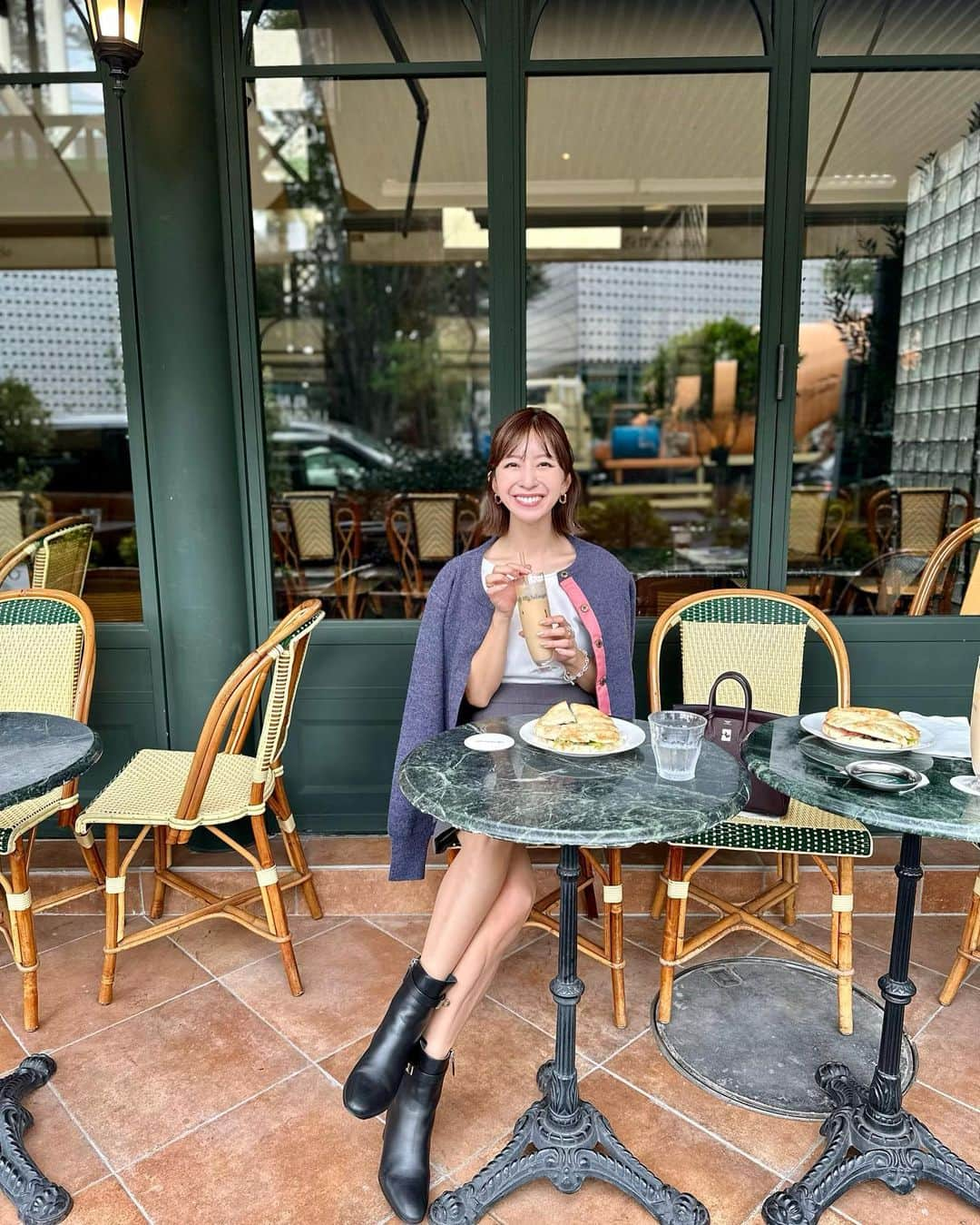 水野佐彩さんのインスタグラム写真 - (水野佐彩Instagram)「・ ブランチ☕️🧇🌈 やっとテラスが気持ち良い☺️☺️  @akte_official のカーデの配色と ロデオちゃんの配色がおそろ🐴🩷💙  #おちびコーデ #おちびの輪 #低身長コーデ #Sサイズコーデ #ママコーデ #ママライフ #2020年ベビー #女の子ママ #女の子ベビー #ブルベ夏 #ブルベ #ブルベサマー #ブライトサマー #ブライトスプリング #ソフトクラシック #ウェーブ #骨格診断ウェーブ​​」9月29日 20時00分 - saaya_mizuno