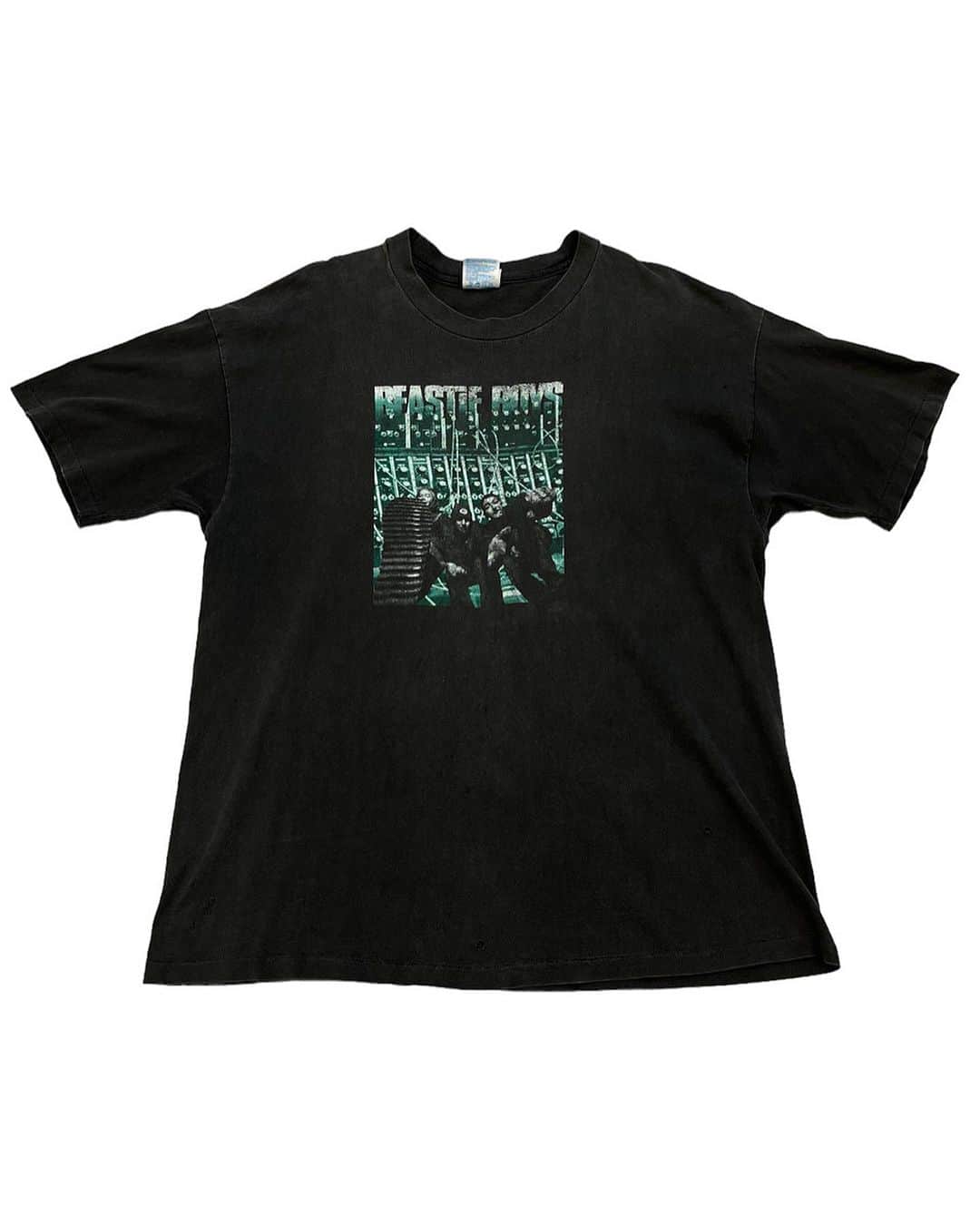 ジャムルさんのインスタグラム写真 - (ジャムルInstagram)「1990's～ BEASTIE BOYS ¥18000+tax(19800) .  音物系Tシャツの中でも常に人気が高いビースティー・ボーイズ。  こちらは1994年リリースのアルバム「ILL COMMUNICATION」のアルバムからシングルカットされた「GET IT TOGETHER」のジャケットと同じグラフィックが入るTシャツ。 .  程よくフェードした黒に掠れたプリント、幾つか入る小さなダメージもビンテージの雰囲気を放つナイスな1枚です。  ボディーはUSA製 HANES　袖、裾共にシングルステッチ。 全体的に色褪せ、前後共に裾付近に幾つか小さなダメージなどそれなりの使用感はございますがまだまだ着用可能なレベルのコンディションだと思います。 .  WEB SHOPに入荷しております。 是非ご覧ください。 jammru.com  #お問い合わせはお電話で承ります #jammru#jammru_tee #大阪古着屋#心斎橋古着屋#usedmix #vintagetshirt #vintagetee #vintagebandtee#beastieboys  #osaka  #fashion  #streetstyle  #streetfashion  #vtg  #vintage  #used  #usedclothing  #古着 #古着屋 #ファッション #70s #80s #90s」9月29日 17時14分 - jammru