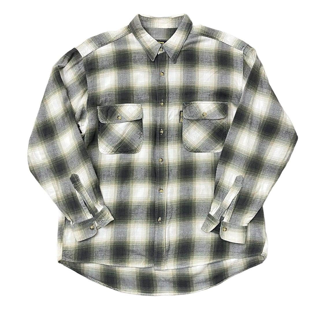 ジャムルのインスタグラム：「オンブレチェック ネルシャツ ¥6200+tax(6820) . オンブレチェックで良い色味のチェックネルシャツ。 グランジスタイルはもちろんどんなスタイリングにもハマるオススメの1枚です。  全体的に着用感があり、所々汚れもありますが、まだまだ着ていただけるコンディションです。 .  WEB SHOPに入荷しております。 是非ご覧ください。 jammru.com  #お問い合わせはお電話で承ります #jammru #大阪古着屋#心斎橋古着屋#usedmix#グランジ#grungestyle  #osaka  #fashion  #streetstyle  #streetfashion  #vtg  #vintage  #used  #usedclothing  #古着 #古着屋 #ファッション #70s #80s #90s」