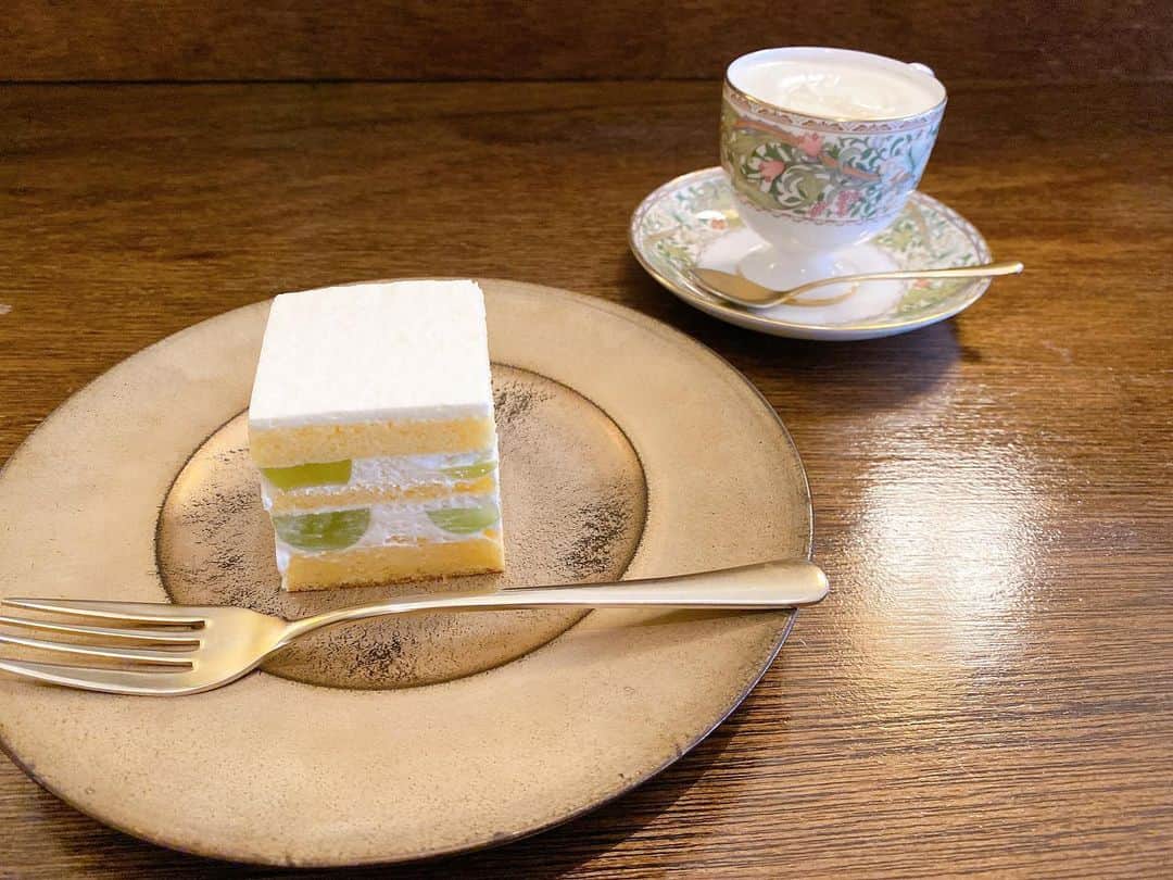 殿柿佳奈さんのインスタグラム写真 - (殿柿佳奈Instagram)「ウインナーコーヒーが大好き❤️  #fromafar」9月29日 17時17分 - kanatonogaki