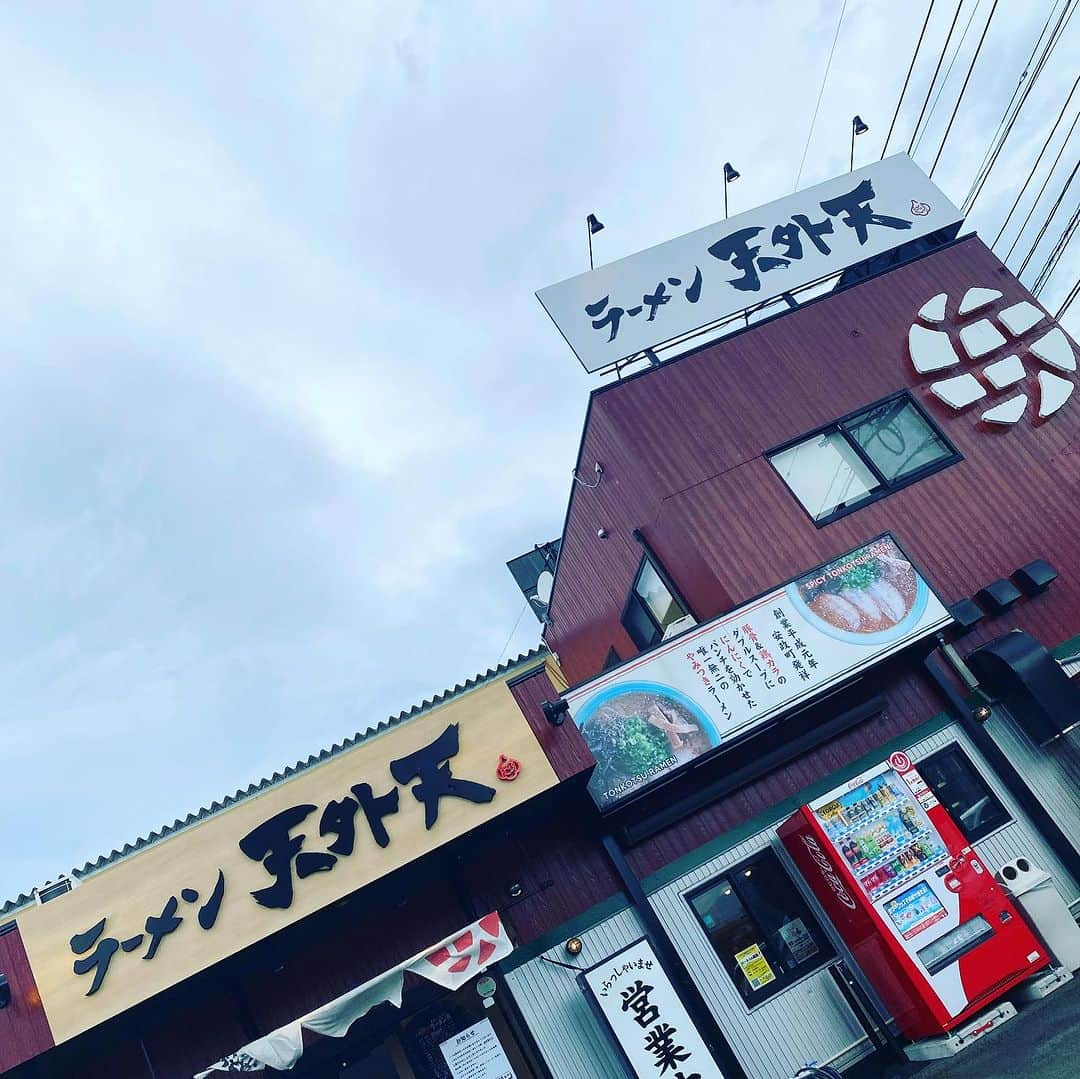 中華首藤さんのインスタグラム写真 - (中華首藤Instagram)「🍜✨🍜✨🍜✨  #久しぶりに #麺ネタ #麺すたぐらむ #めんすたぐらむ  #熊本ラーメン #ラーメン天外天  #久しぶりに食べた  #餃子もうまし  #熊本グルメ #熊本ランチ  #熊本ローカル #熊本タレント #大分タレント #中九州タレント #ローカルリポーター #中華首藤」9月29日 17時28分 - chuuka_shutou