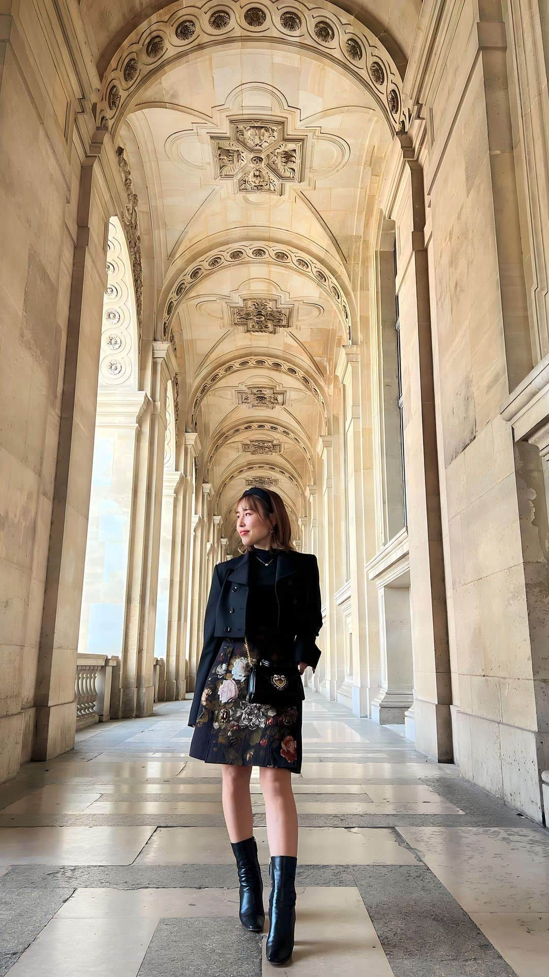 カリスマゆきちゃんのインスタグラム：「. Paris🤍🖤🤍  __________________________ #paris #louvor #paristravel #dolcegabbana #dolceandgabbana」