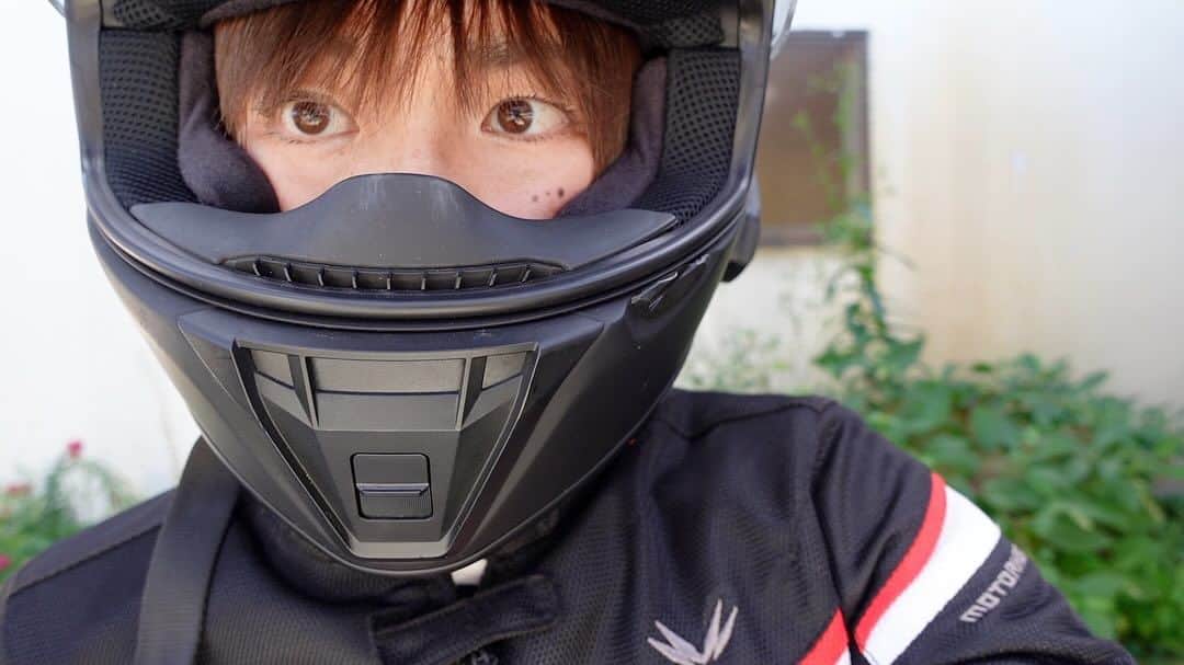 内山ミエさんのインスタグラム写真 - (内山ミエInstagram)「バイクでドライブスルー行って来ました🤭🫠  良かったらYouTube動画upしたので見てください✨✨そしていつもチェックしてくれてアリガトウ🍎  フォローお待ちしてます☺️ #バイク #バイク女子  #ドライブスルー #ツーリング #バイクのある生活」9月29日 17時25分 - mieuchiyama