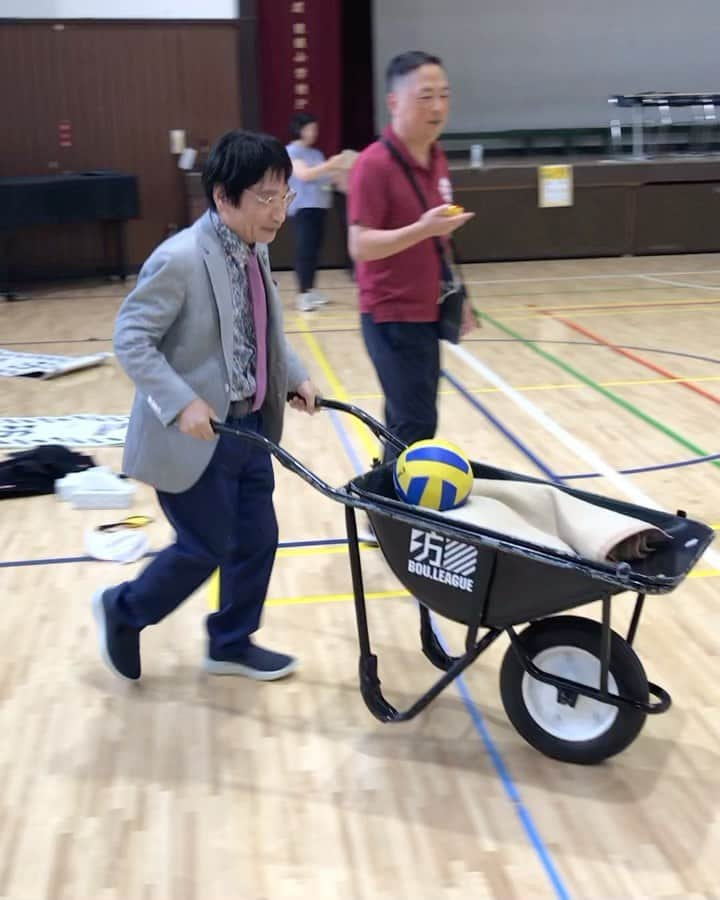 尾木直樹のインスタグラム：「「防災スポーツ」の一輪車障害物競走に尾木ママも挑戦！スタートは絶好調！ところが最後ド派手にジャジャーン！！😆 ｰ #防災スポーツ #楽しい体験 #自助#公助#尾木ママ#東京都#笑顔と学び体験プロジェクト」