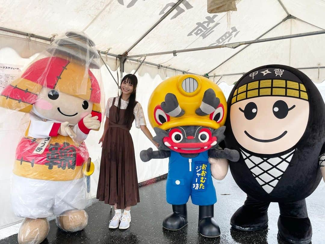 寺嶋由芙さんのインスタグラム写真 - (寺嶋由芙Instagram)「【熊本県菊池市　ころう君】 【福岡県大牟田市　ジャー坊】 【滋賀県甲賀市　にんじゃえもん】 ・ みんなで雨宿りしてた時の写真(ﾟωﾟ)ころう君カッパかわいいね(ﾟωﾟ)にんじゃえもんは忍者だから雨とかへっちゃらかしらね(ﾟωﾟ)ジャー坊もつるつるしてるからへっちゃらそうだなと思っていたら、アテンドさんが「意外と滲みちゃうんです！」って焦ってらして、心配やら愛おしいやら…(ﾟωﾟ) ・ #ころう君 #ジャー坊 #にんじゃえもん #ゆるキャラ #ご当地キャラ #yuruchara #吉祥物 #ご当地キャラまつりin須崎 #ご当地キャラまつりin須崎2023 #高知県 #須崎市 #すさきがすきさ #ゆっふぃー #アイドル #japaneseidol #idol」9月29日 17時37分 - yufu_terashima