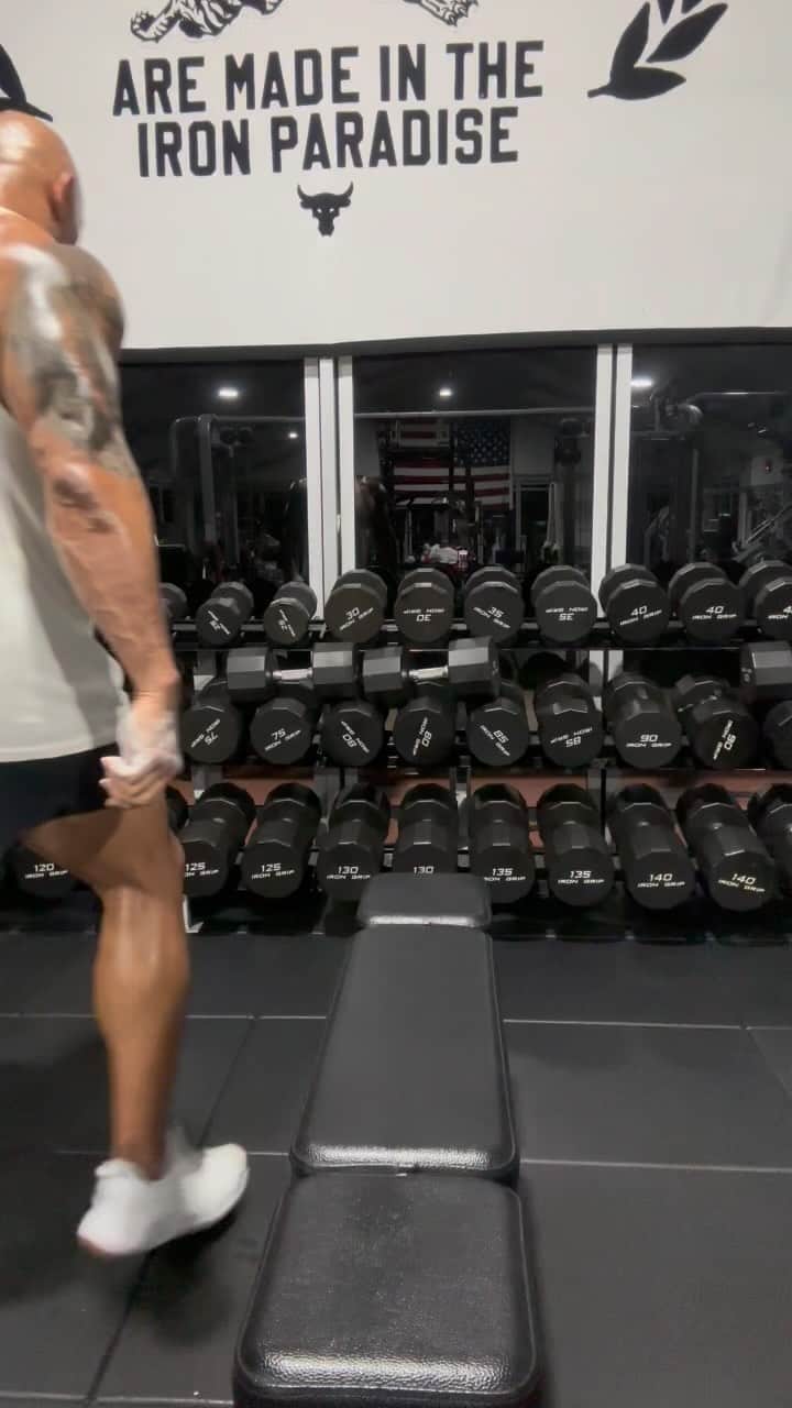 ドウェイン・ジョンソンのインスタグラム：「Midnight training and burnin’ oil 🕯️  Tired, but we’re all tired.  Build new mountain. #letsgo」