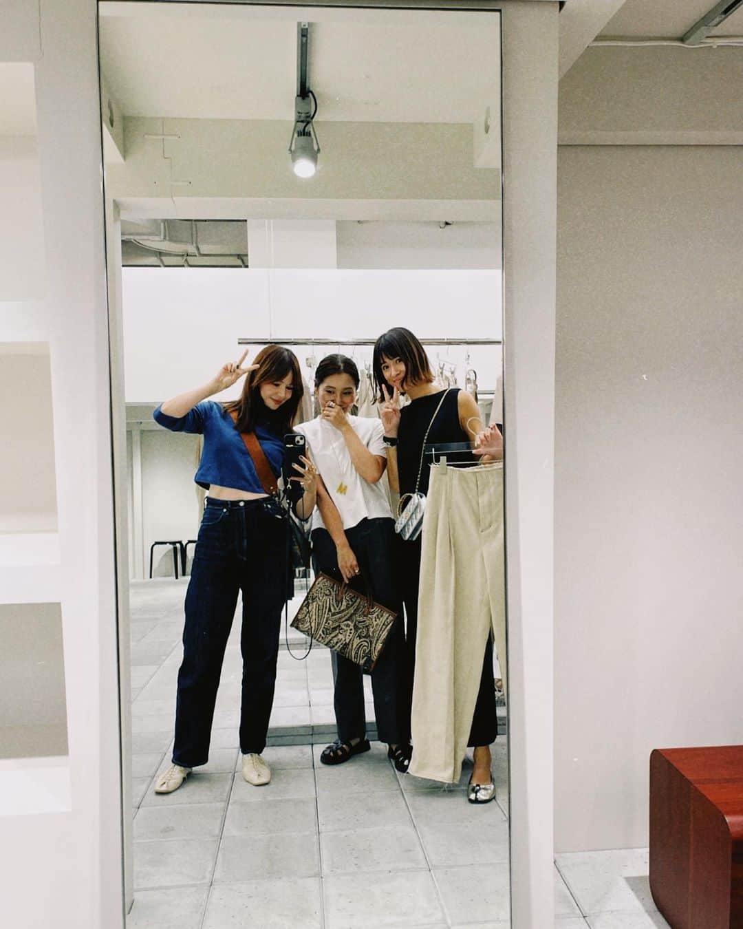 日下部ゆいこさんのインスタグラム写真 - (日下部ゆいこInstagram)「. . @todayful_  s/s展示会 . 時間がなさすぎて ことごとく顔を出せない展示会。 . ちょうどタイミングがあって 行けたので心が軽いです。 . . 今日は中秋の名月。 帰ったらお月見団子を つくらねば。 . . #todayful#fashion#コーデ#ママコーデ#me」9月29日 17時40分 - yuiko_kusakabe
