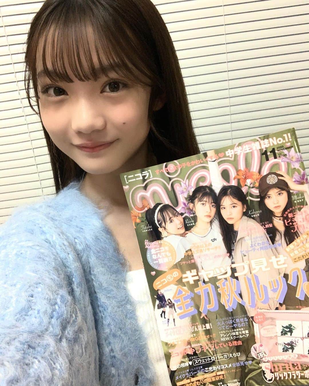 星乃あんなさんのインスタグラム写真 - (星乃あんなInstagram)「* ニコラ11月号発売日です！！︎💕︎  表紙は 🩷ふたばちゃん 🩵コハナちゃん 🧡れいなちゃん 💛みおこちゃん です！！  そして、そして付録は！  『シュリータのメタリックフラワーポーチ』です！  ぜひチェックしてください🙏✨        #ニコラ  #nicola  #ニコモ  #ニコラ11月号」9月29日 17時42分 - anna.official.111