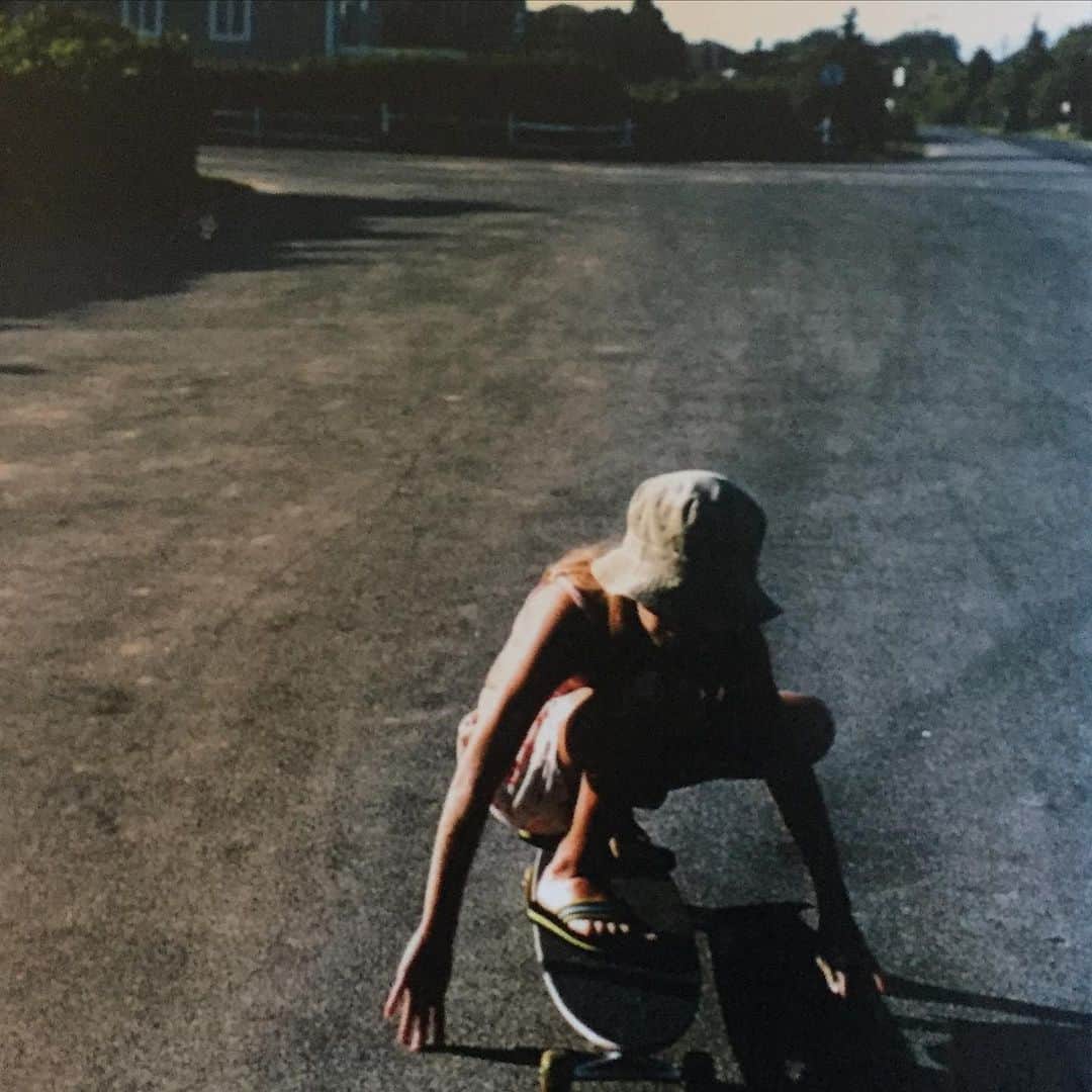マチルダ・ルッツのインスタグラム：「It's a long road. But what a miracle to be able to witness change. Nice to meet you, real you #longroad #longboard」