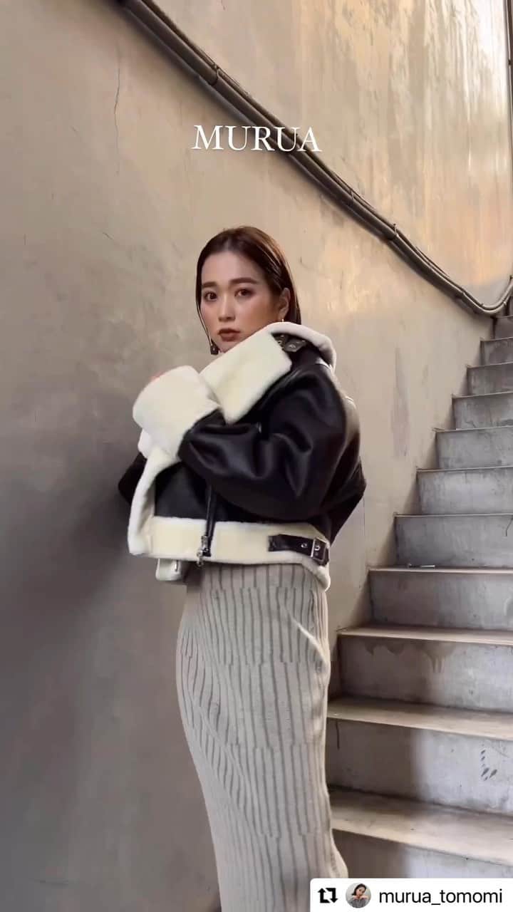 MURUAのインスタグラム：「@murua_tomomi  . 今日から発売ﾃﾞｽ このムートン買い🤎🐼 #ショートエアリームートンジャケット   詳細は【 @murua_tomomi 】TOPのURLから飛んでネ  ・・・ 着用アイテムは商品タグ or TOPのURLからチェック ▶︎▶︎ @murua_by_staff  #murua #murua_snap #ootd #ootdfashion #coordinate #fashion #murua2023aw」