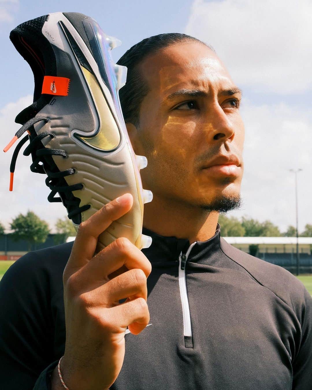 ビルヒル・ファン・ダイクのインスタグラム：「Golden Touch ✨ @virgilvandijk laces up in the Nike Tiempo Legend X Golden Touch football boots 👀 Shop your pair now in the World's Largest Bootroom at Pro:Direct Soccer 📲 - #prodirectsoccer #lfc #nikefootball #virgilvandijk」