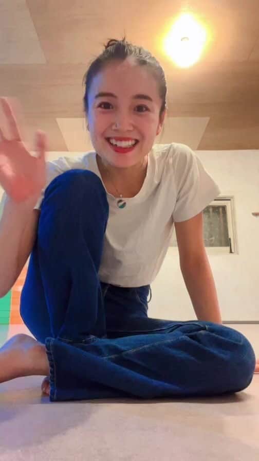 屬美於のインスタグラム：「みなさん満月🌕の夜いかがお過ごしでしょうか？❤️☺️  10月1日日曜日朝8時からは、月一スペシャル お尻デザインクラス 「流行りのデニムを履きこなそう」のクラスです！  実は履きこなすのがとっても難しい今流行りのデニム！  おばあちゃんになっても最高にかっこよくデニムが履きこなしたいよって方にもぜひおすすめのクラスです❤️☺️  私が私の大好きなデニムをかっこよく履きこなすコツをお伝えします！  #mioyoga #mioyogastyle #お尻デザインクラス」
